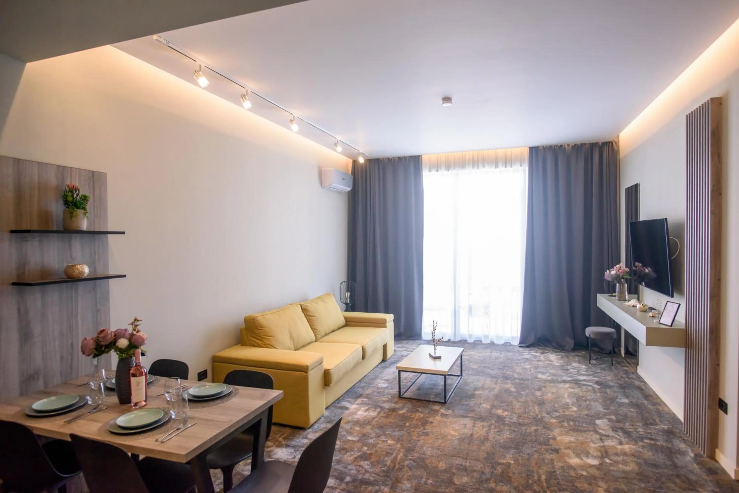 TV and multimedia in Oreo Apart Hotel