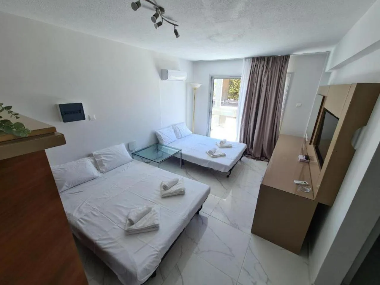 Living room, Bed in Fotoxenia Luxury Apts