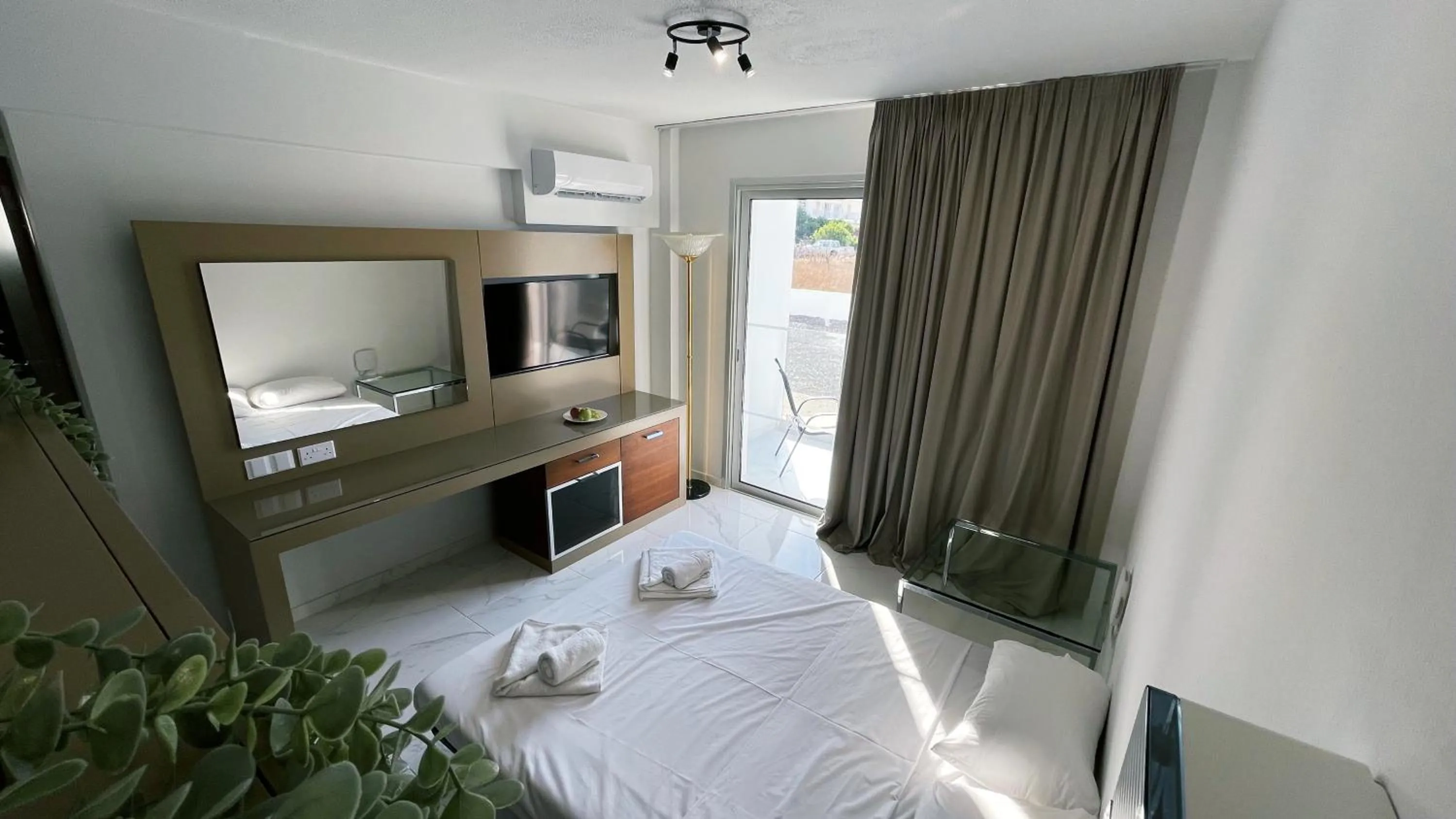 TV and multimedia, Bed in Fotoxenia Luxury Apts