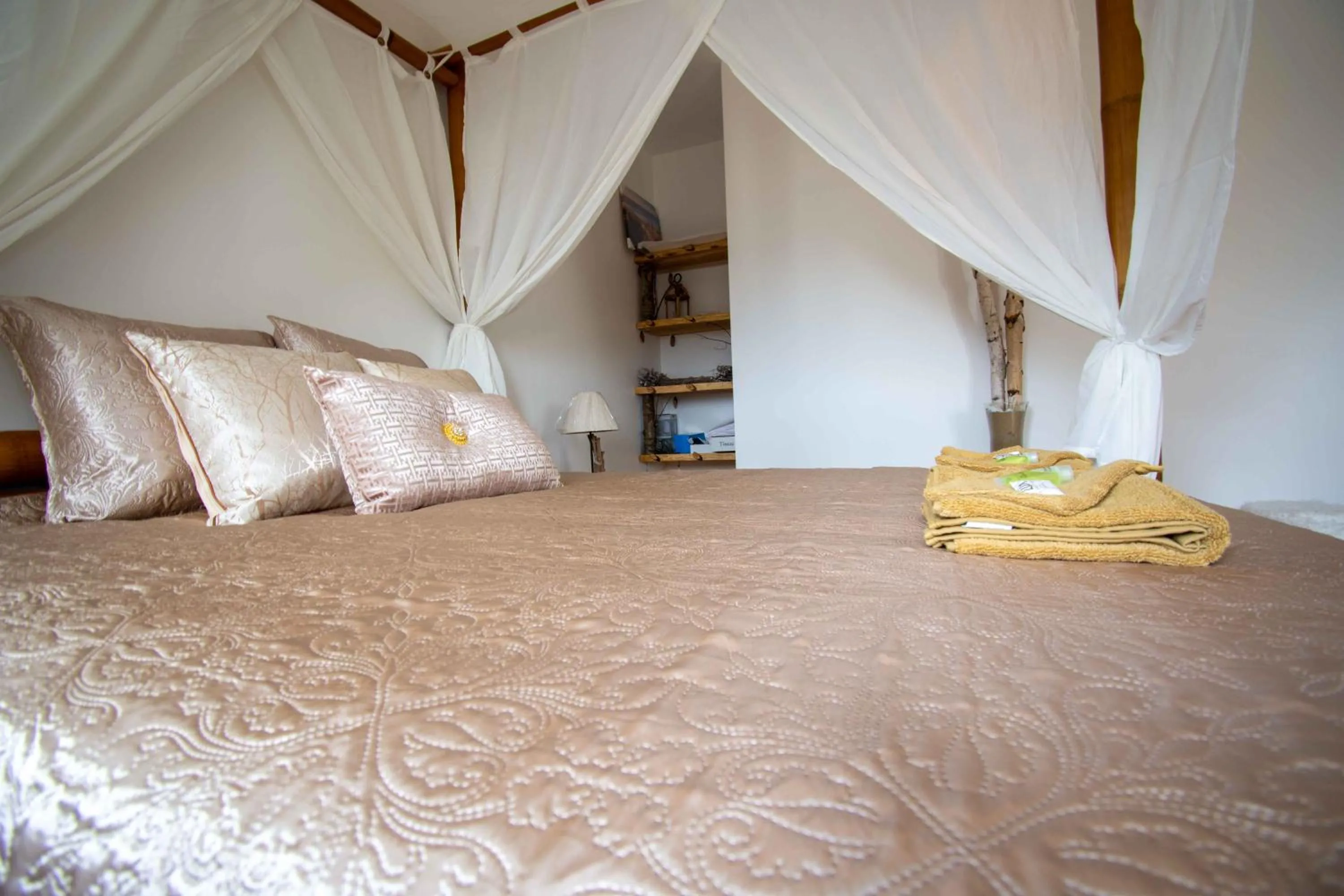 Bedroom, Bed in Chambres 2 caps