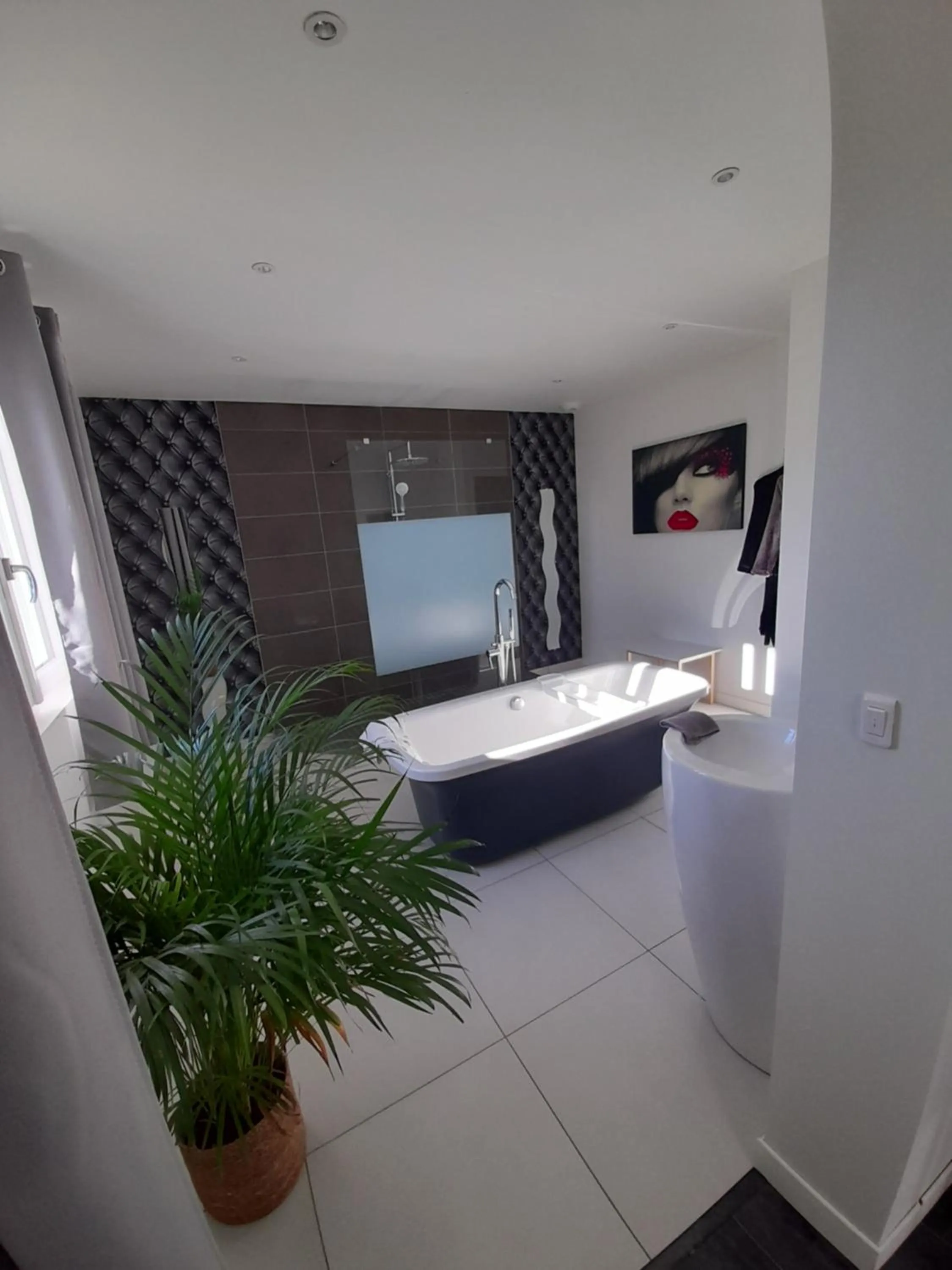 Bathroom, Bed in Chambres 2 caps