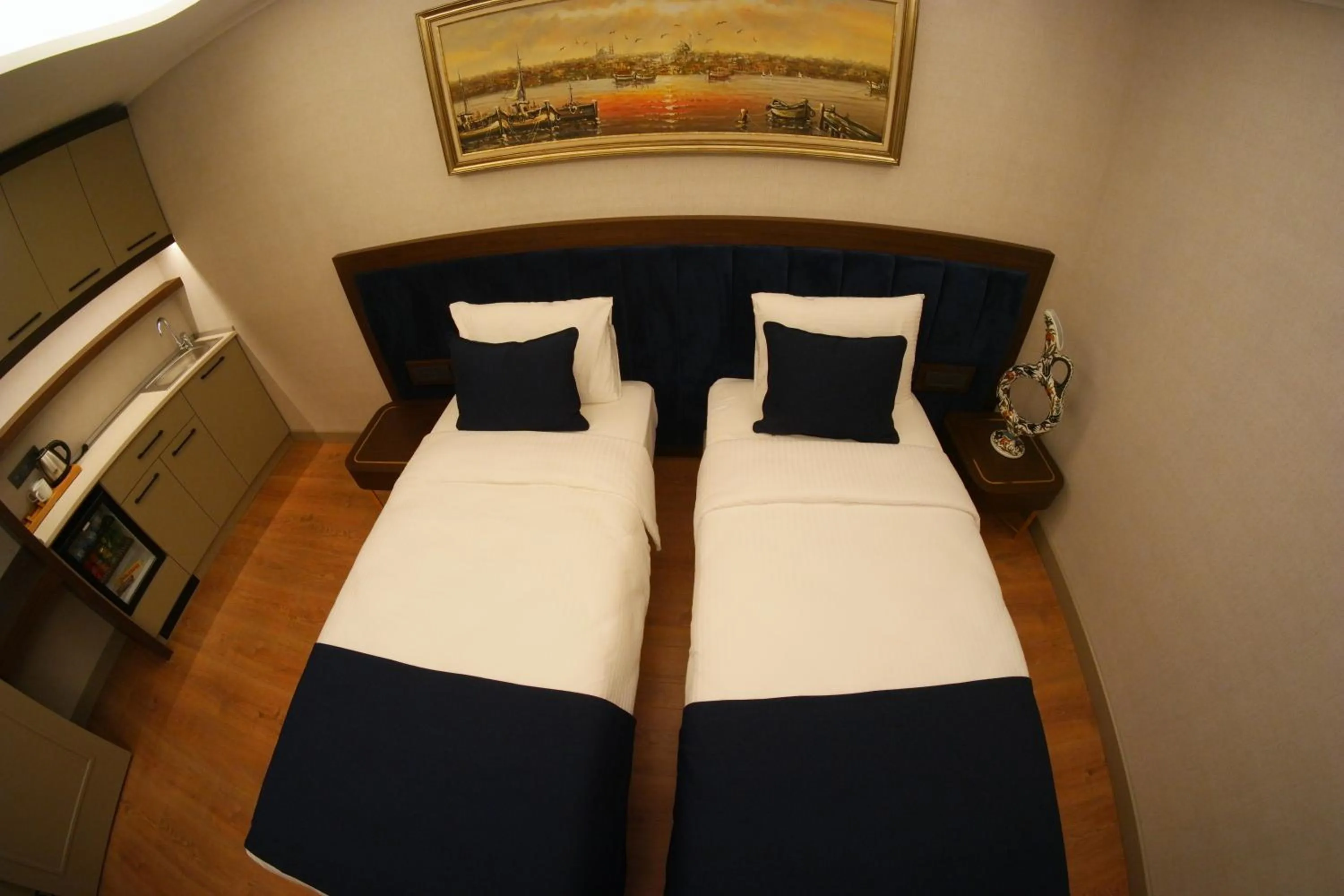 Kitchen or kitchenette, Bed in Nevi Hotel & Suites Istanbul Taksim