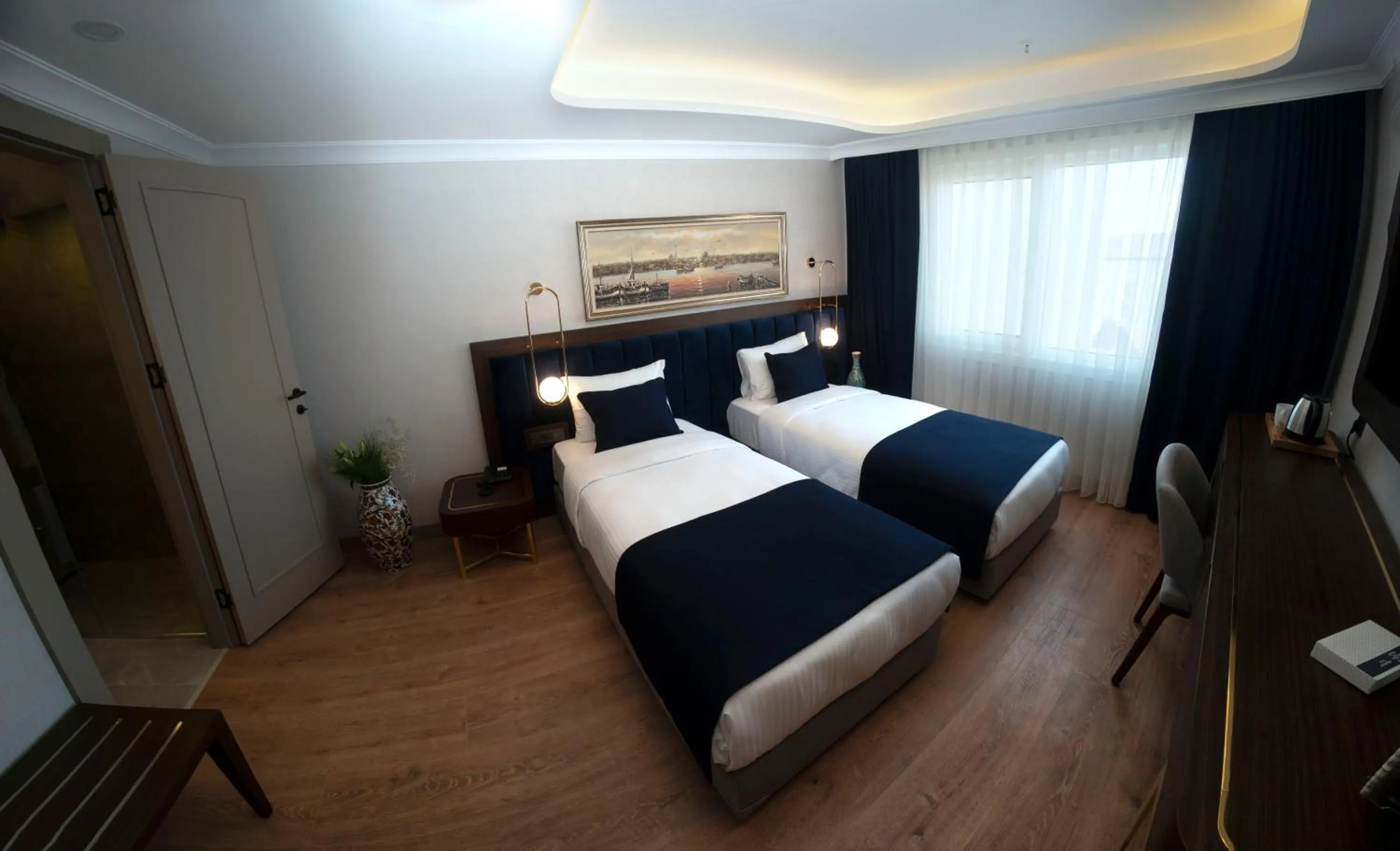 Photo of the whole room, Bed in Nevi Hotel & Suites Istanbul Taksim