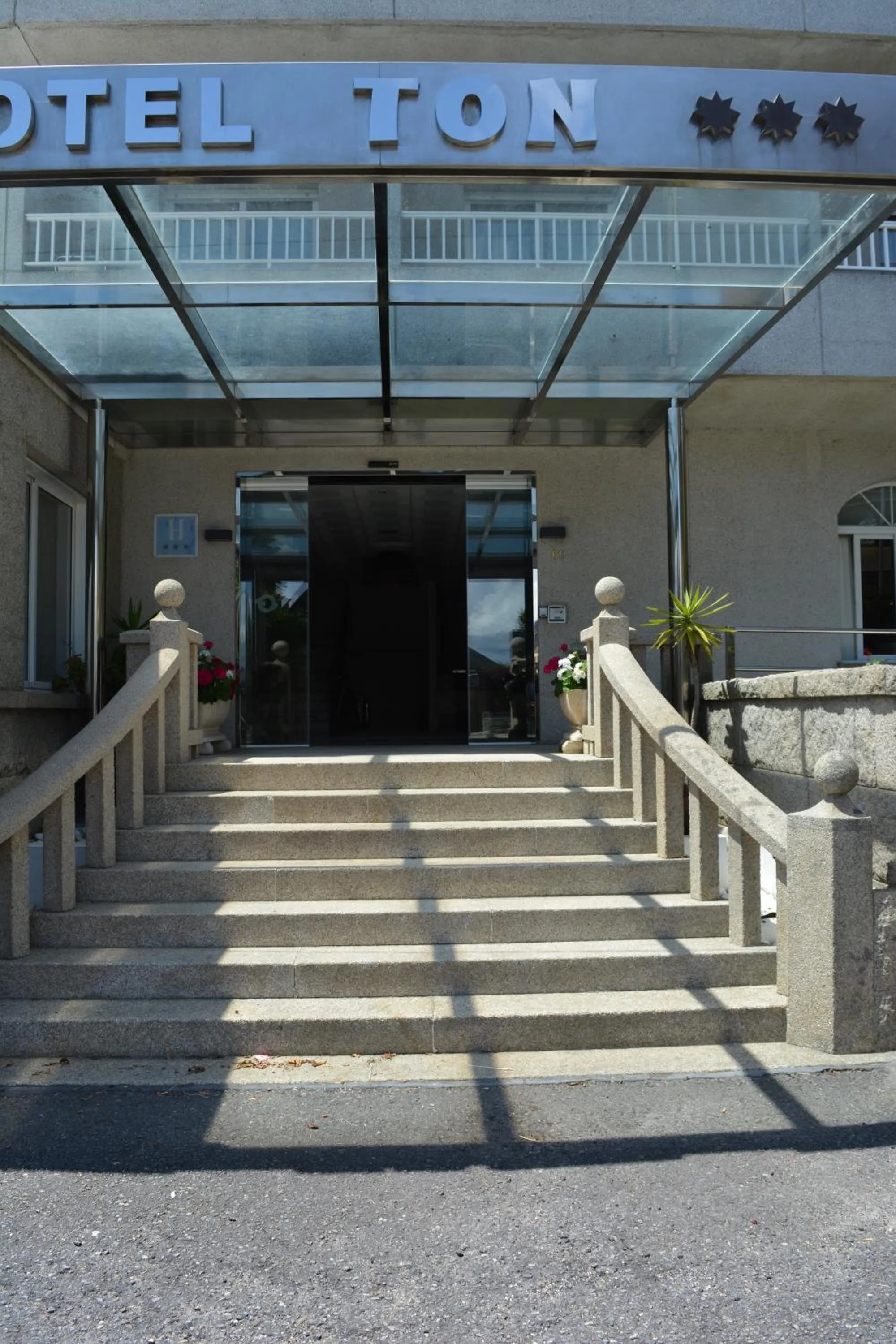 Facade/entrance in Hotel Ton