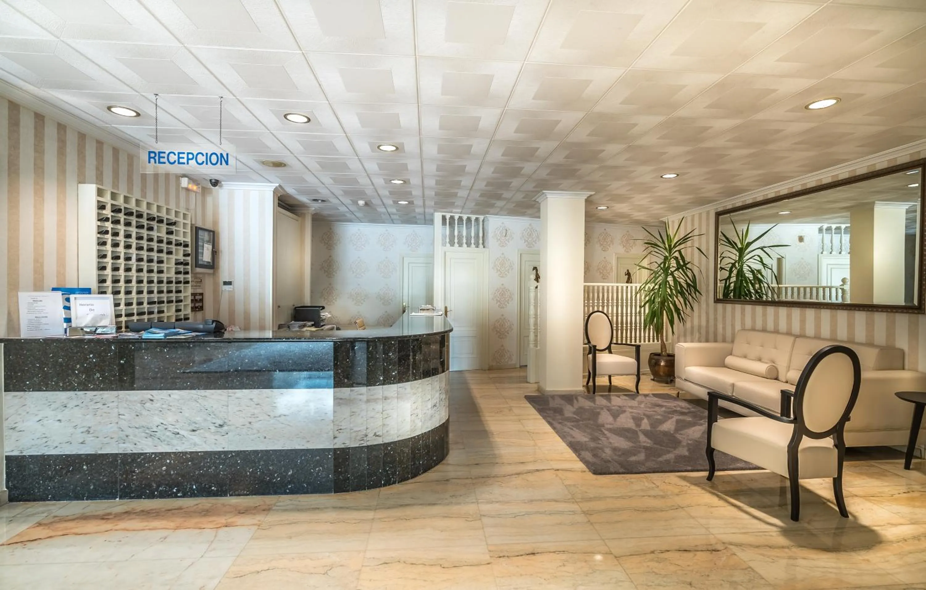 Lobby or reception in Hotel Ton