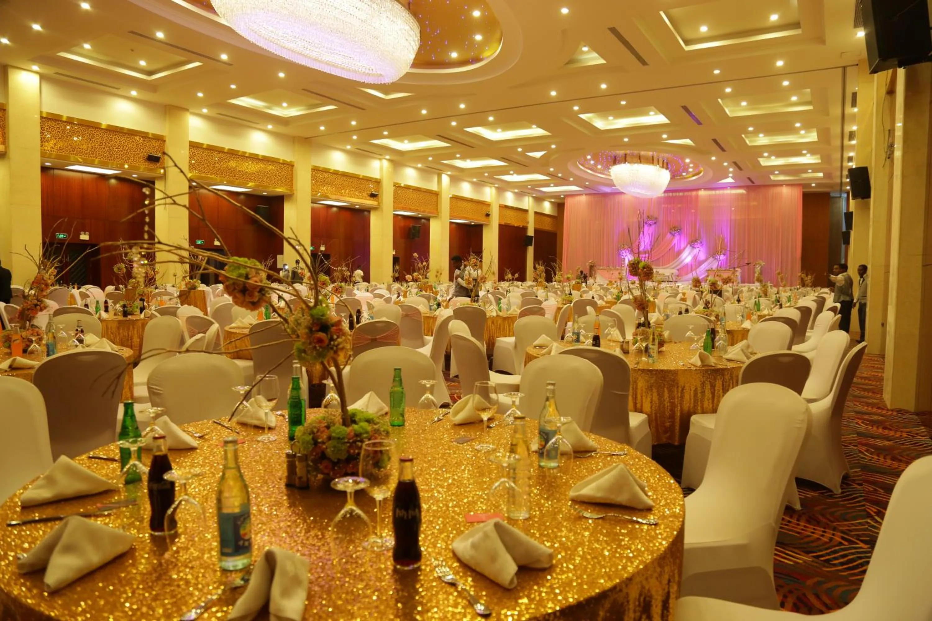 Restaurant/places to eat in Inter Luxury Hotel