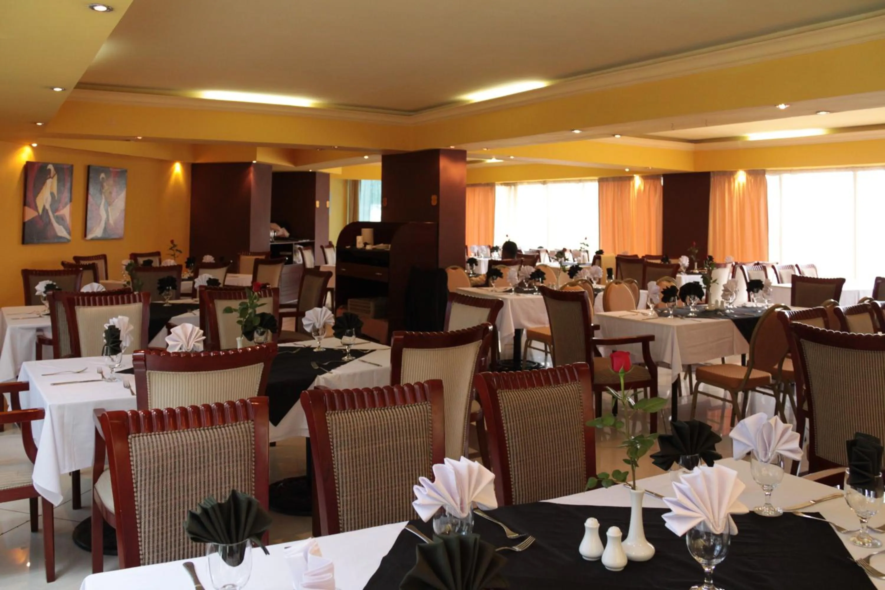 Restaurant/places to eat in Inter Luxury Hotel