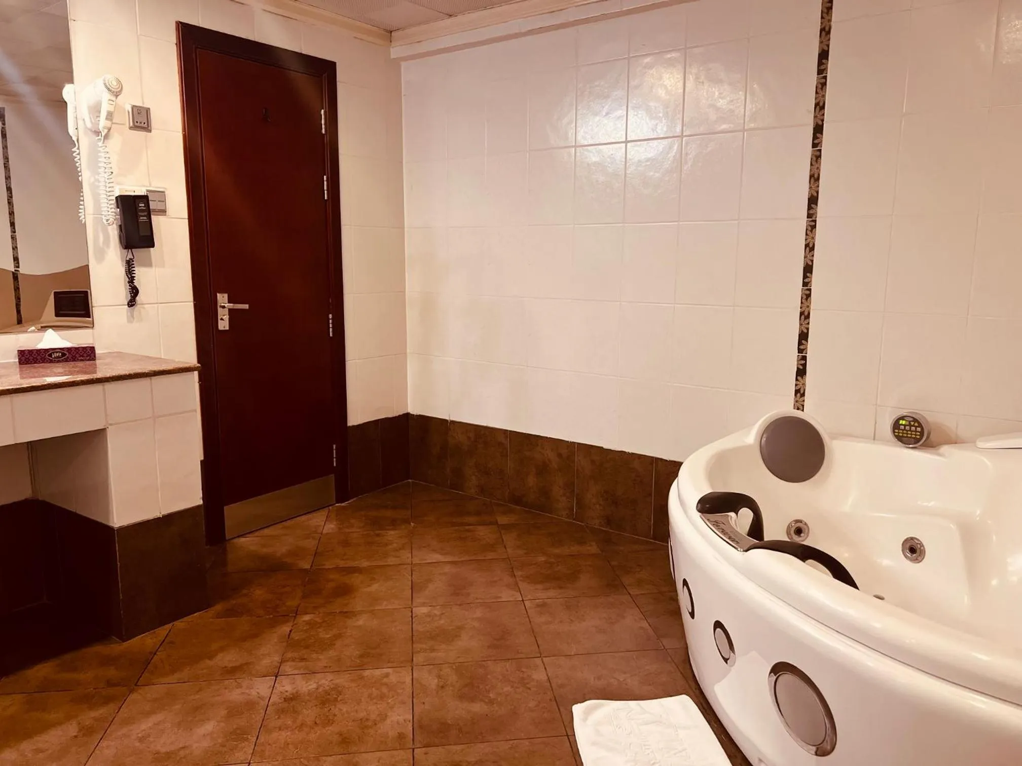 Hot Tub in Inter Luxury Hotel