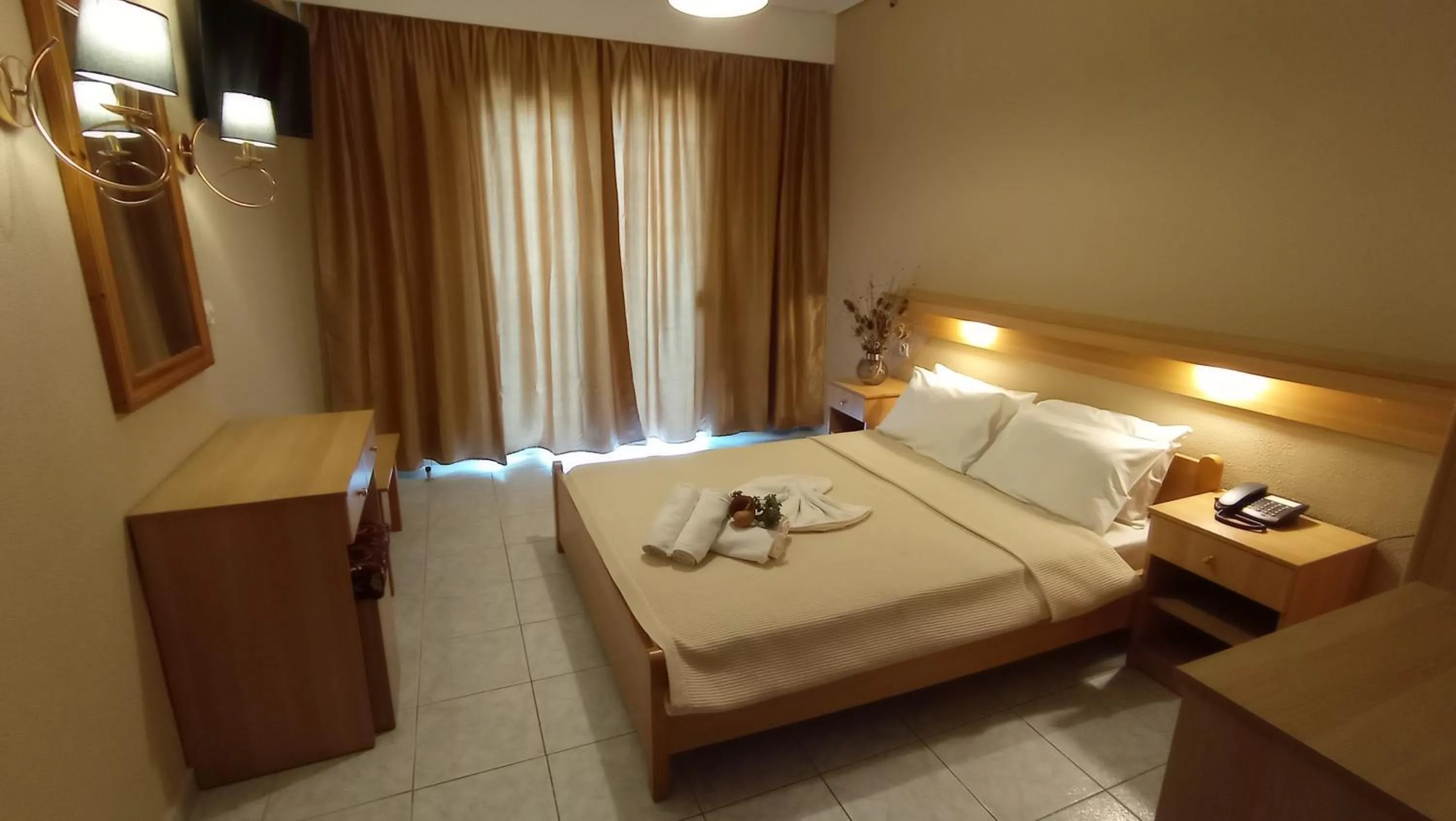 Photo of the whole room, Bed in THEMIS BEACH