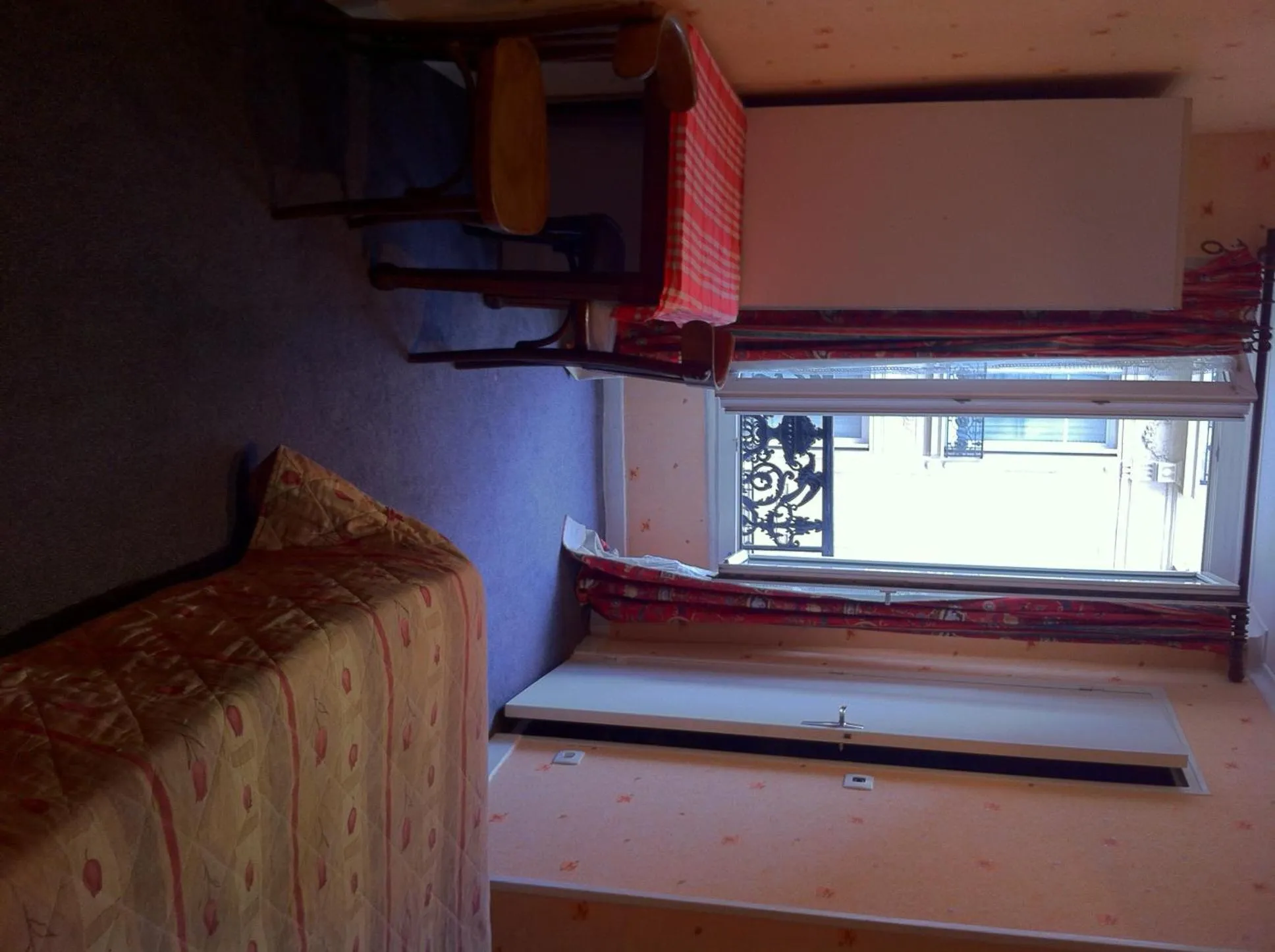 Photo of the whole room in Hotel Des Arts