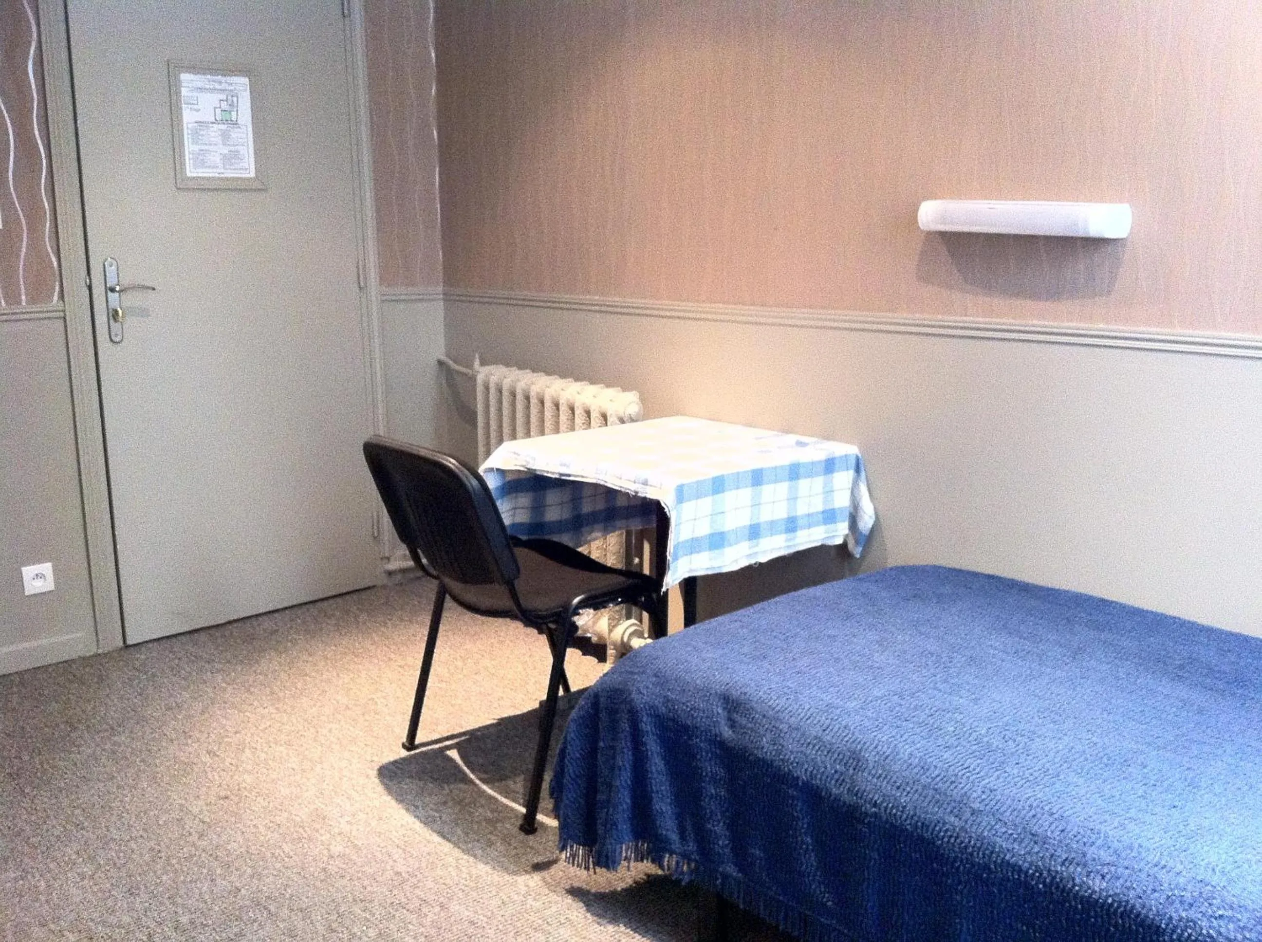 Bed in Hotel Des Arts