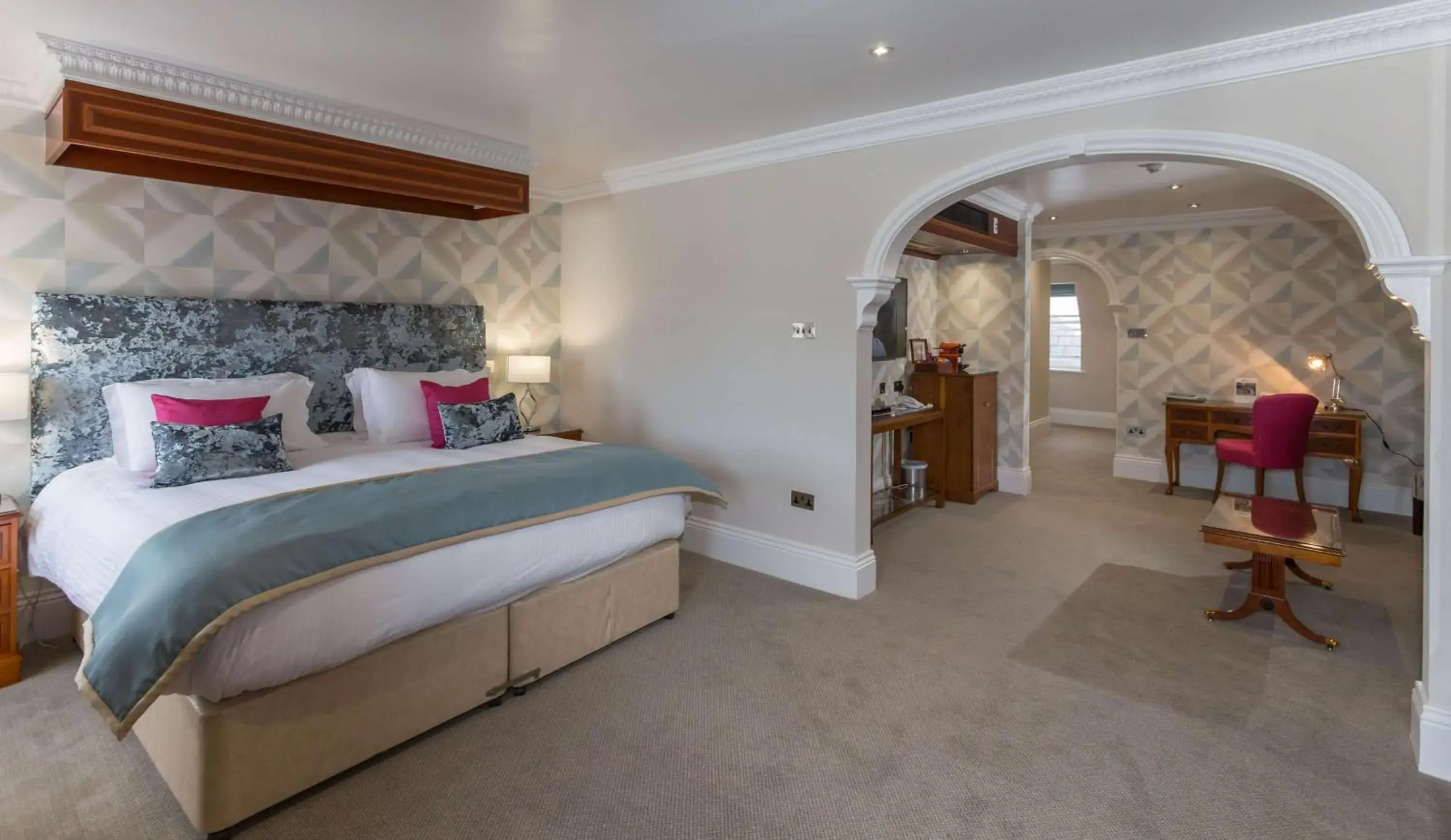 Photo of the whole room, Bed in Best Western Moores Central Hotel Photo of the whole room, Bed in Best Western Moores Central Hotel