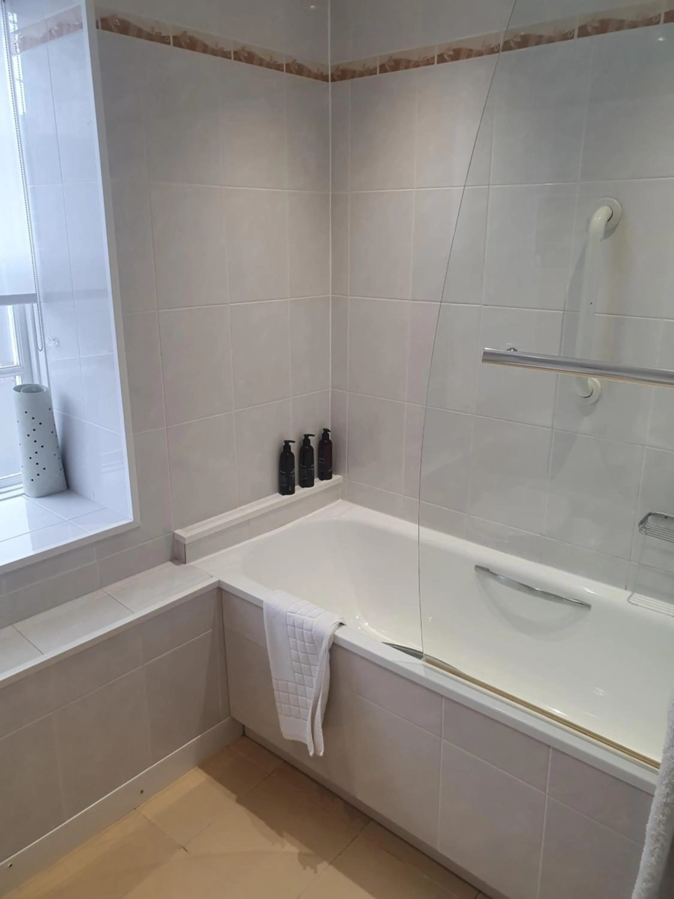 Shower in Best Western Moores Central Hotel