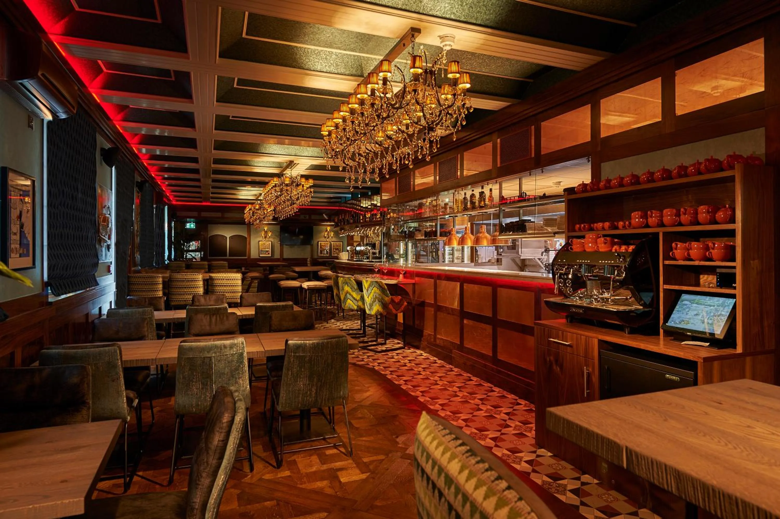 Restaurant/places to eat in Best Western Moores Central Hotel