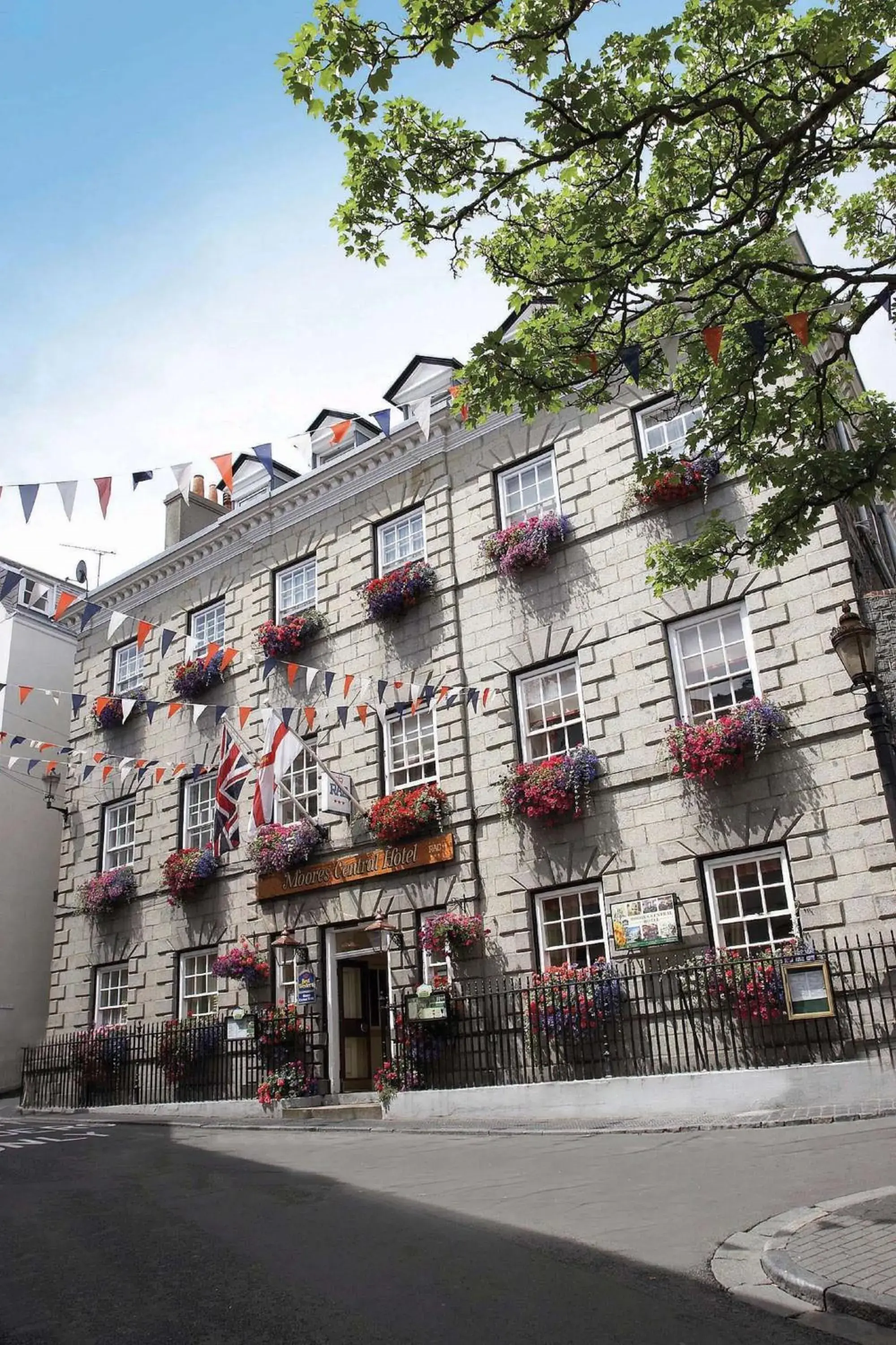 Property building in Best Western Moores Central Hotel Property building in Best Western Moores Central Hotel