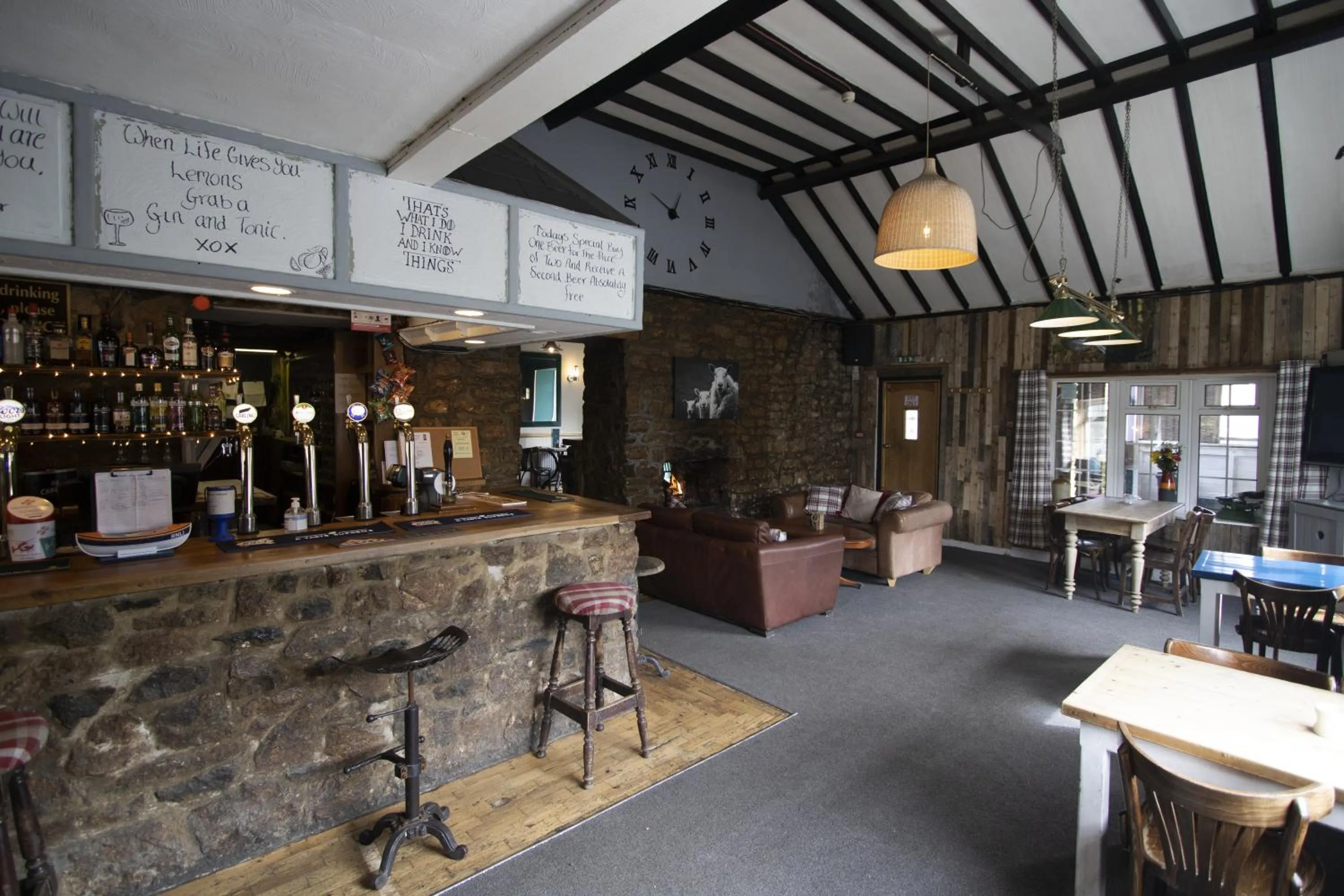 Lounge or bar in parsonage farm inn