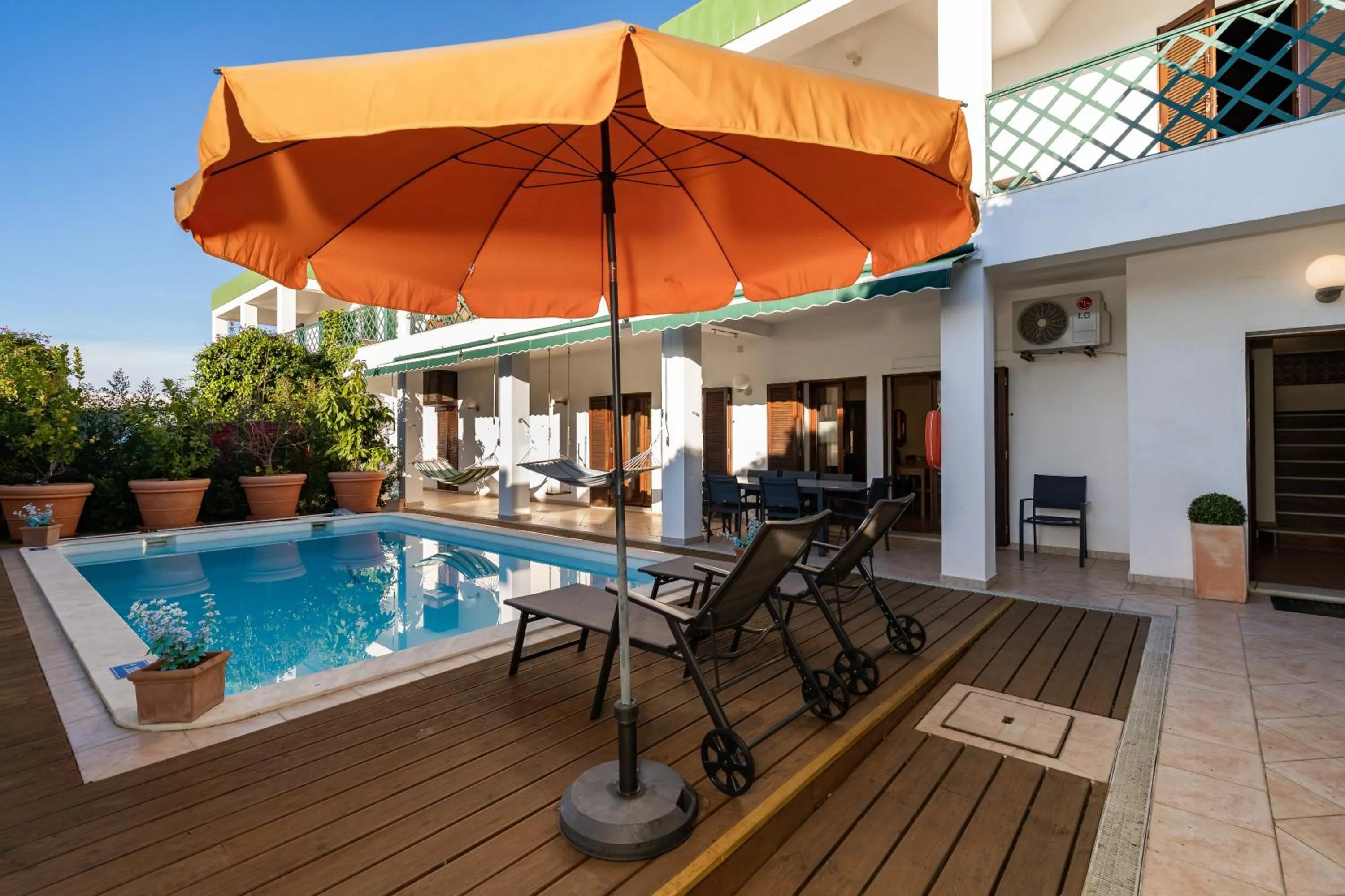 Holiday villa in elite residential area of Faro