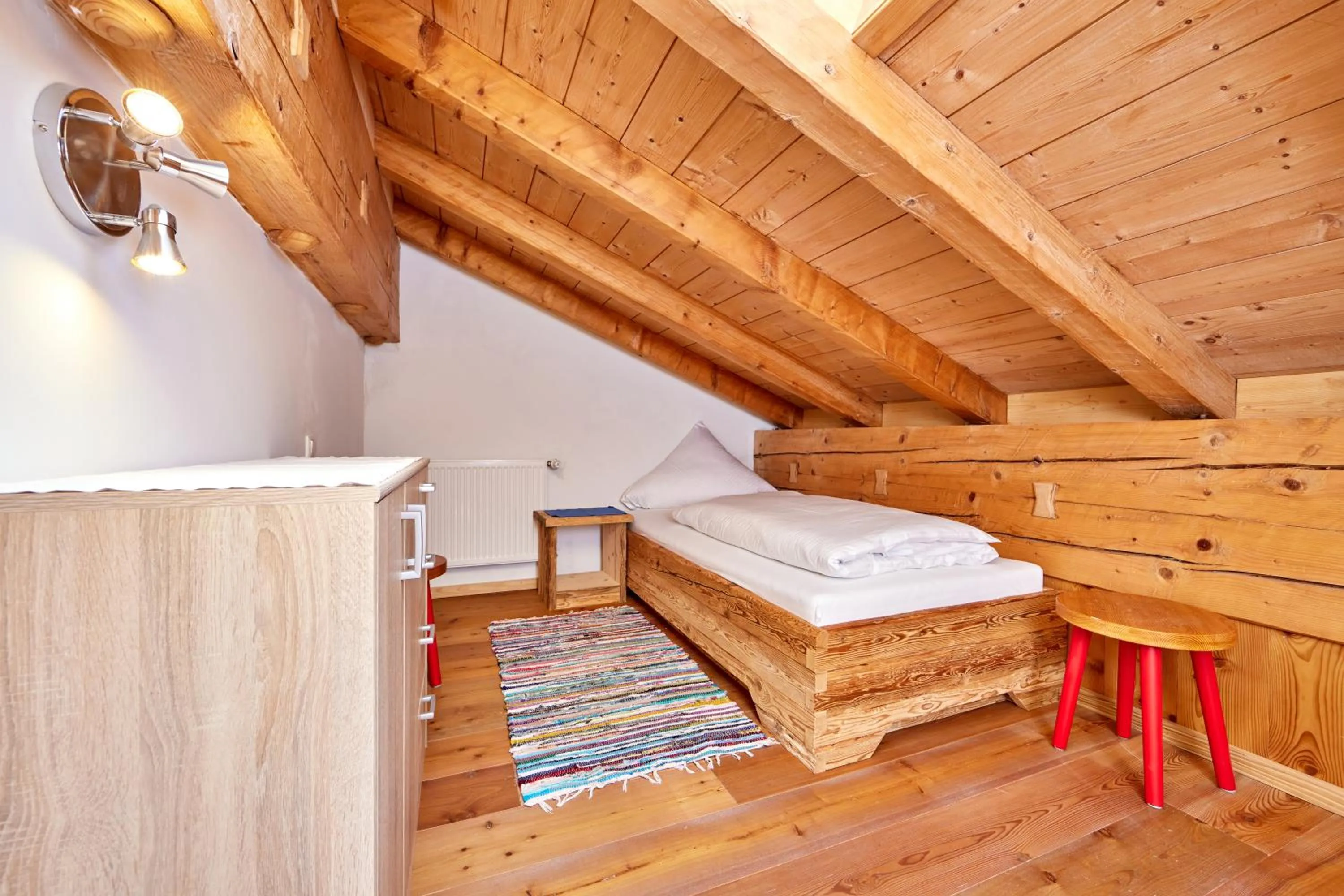 Bed in Appartements Gasthof Schleifmühle Unterammergau