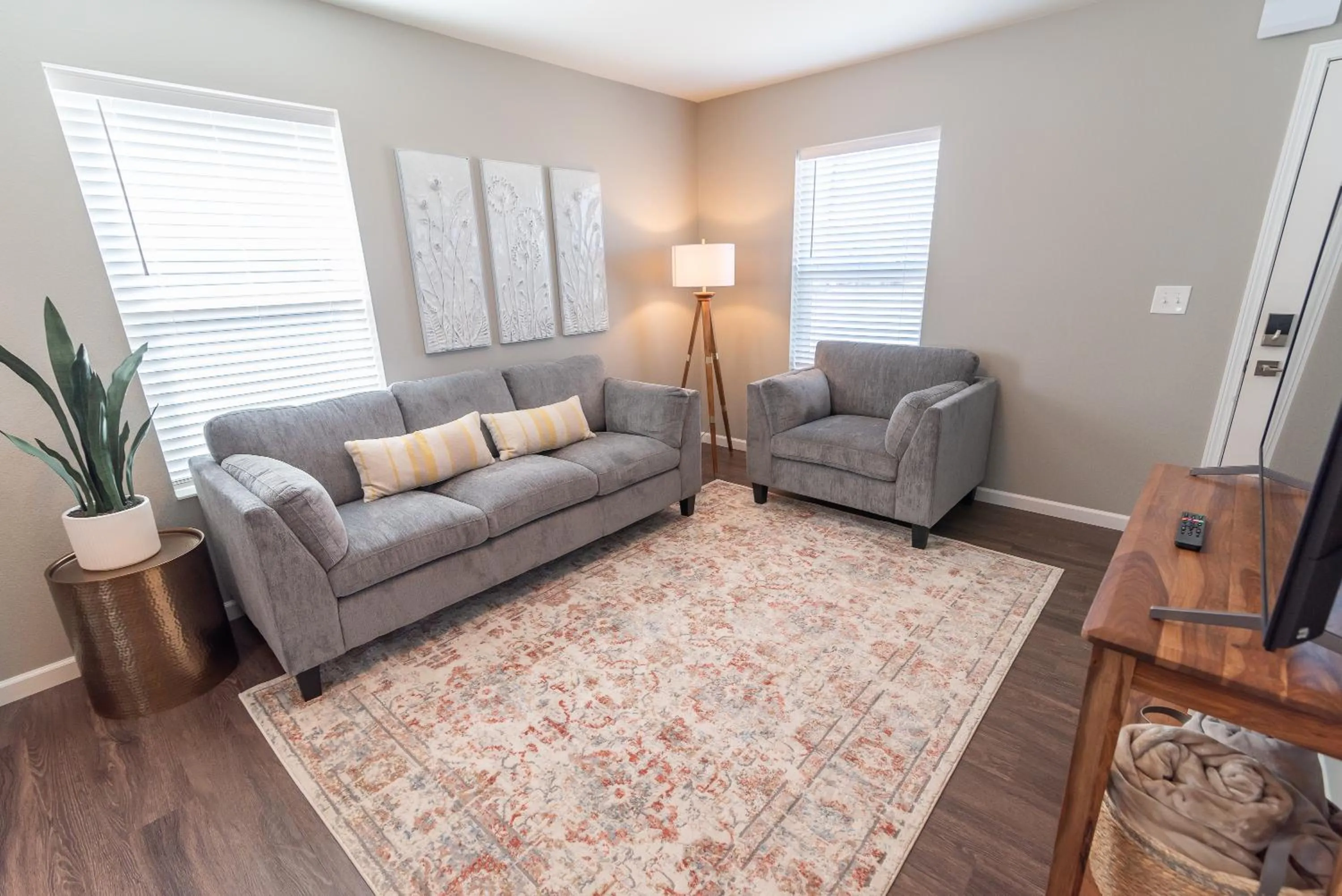 Living room in Susitna Suites