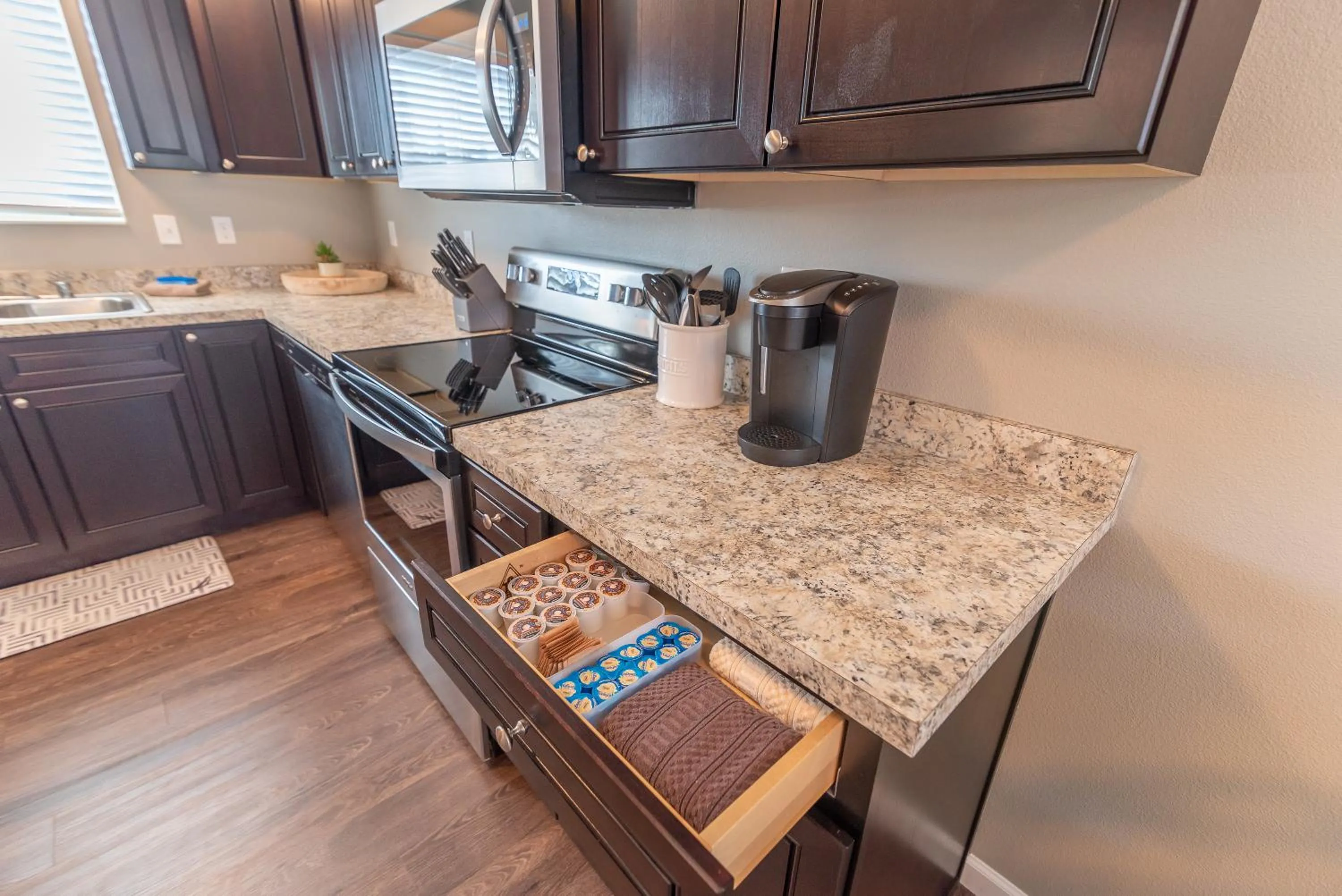 Coffee/tea facilities in Susitna Suites