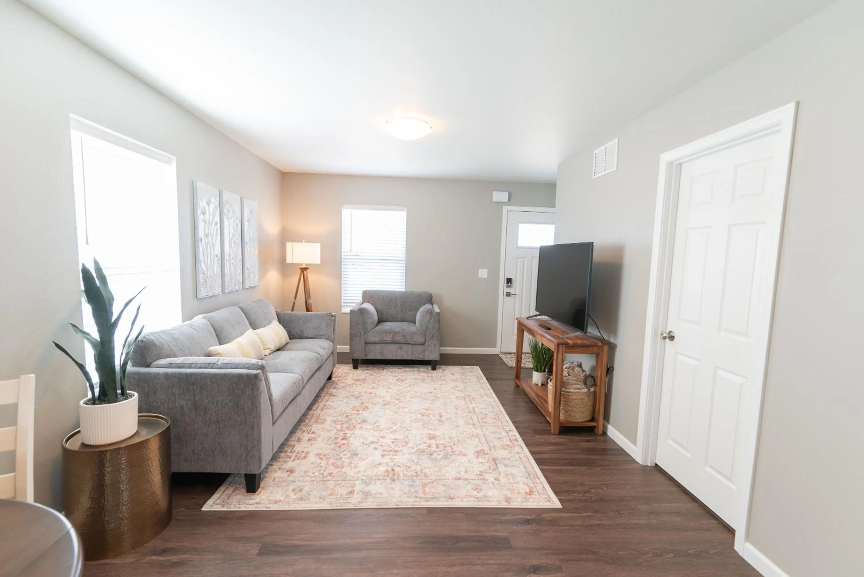 Living room in Susitna Suites