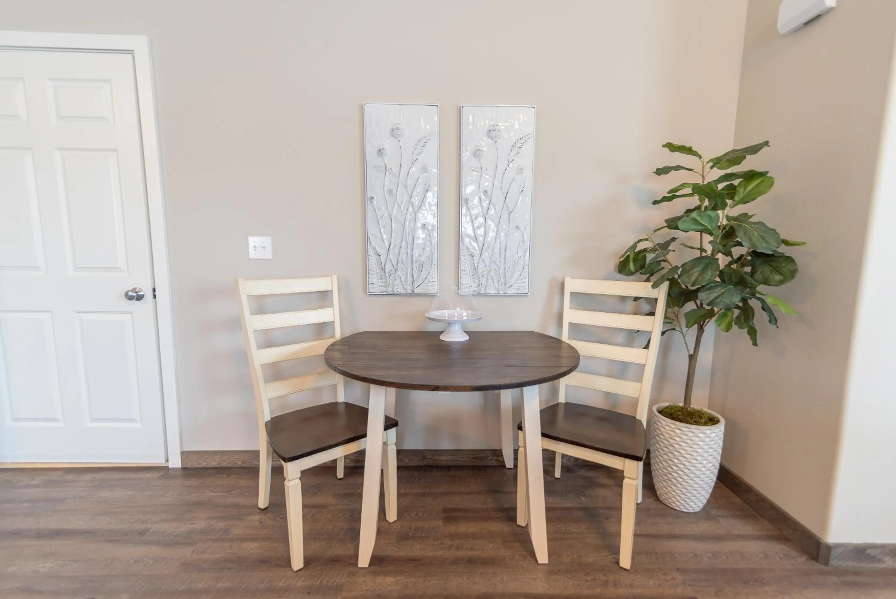 Dining area in Susitna Suites