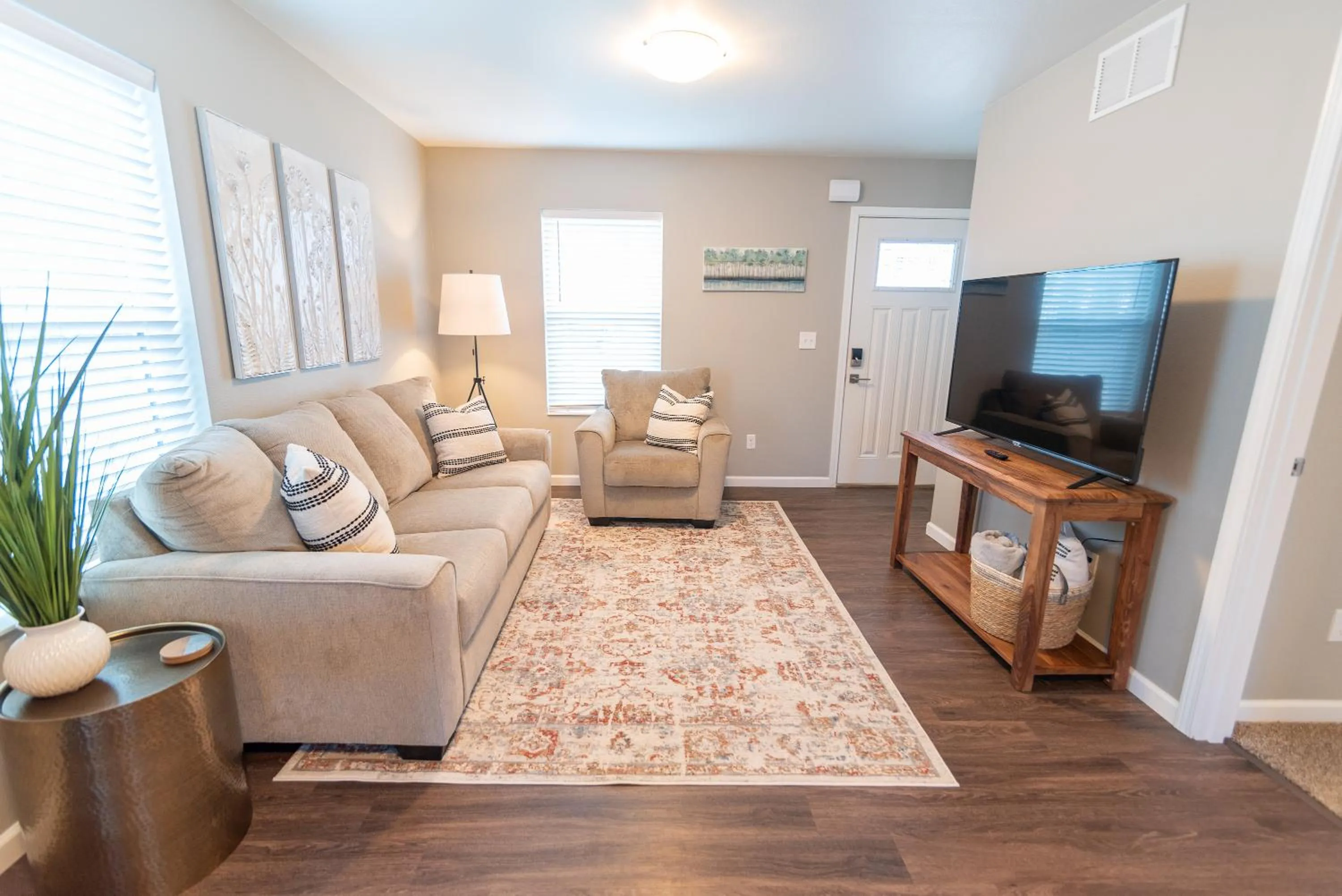 Living room in Susitna Suites