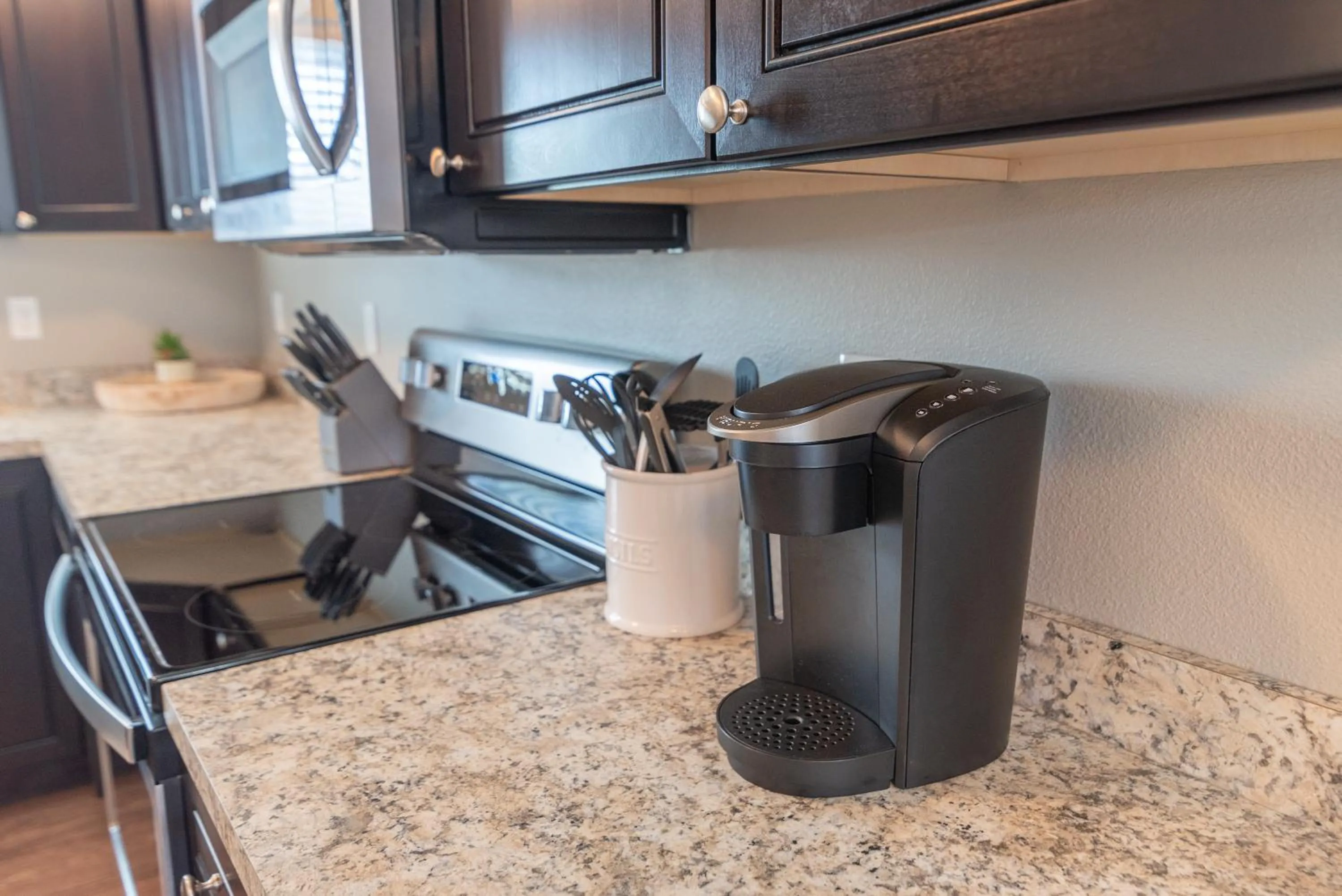 Coffee/tea facilities in Susitna Suites