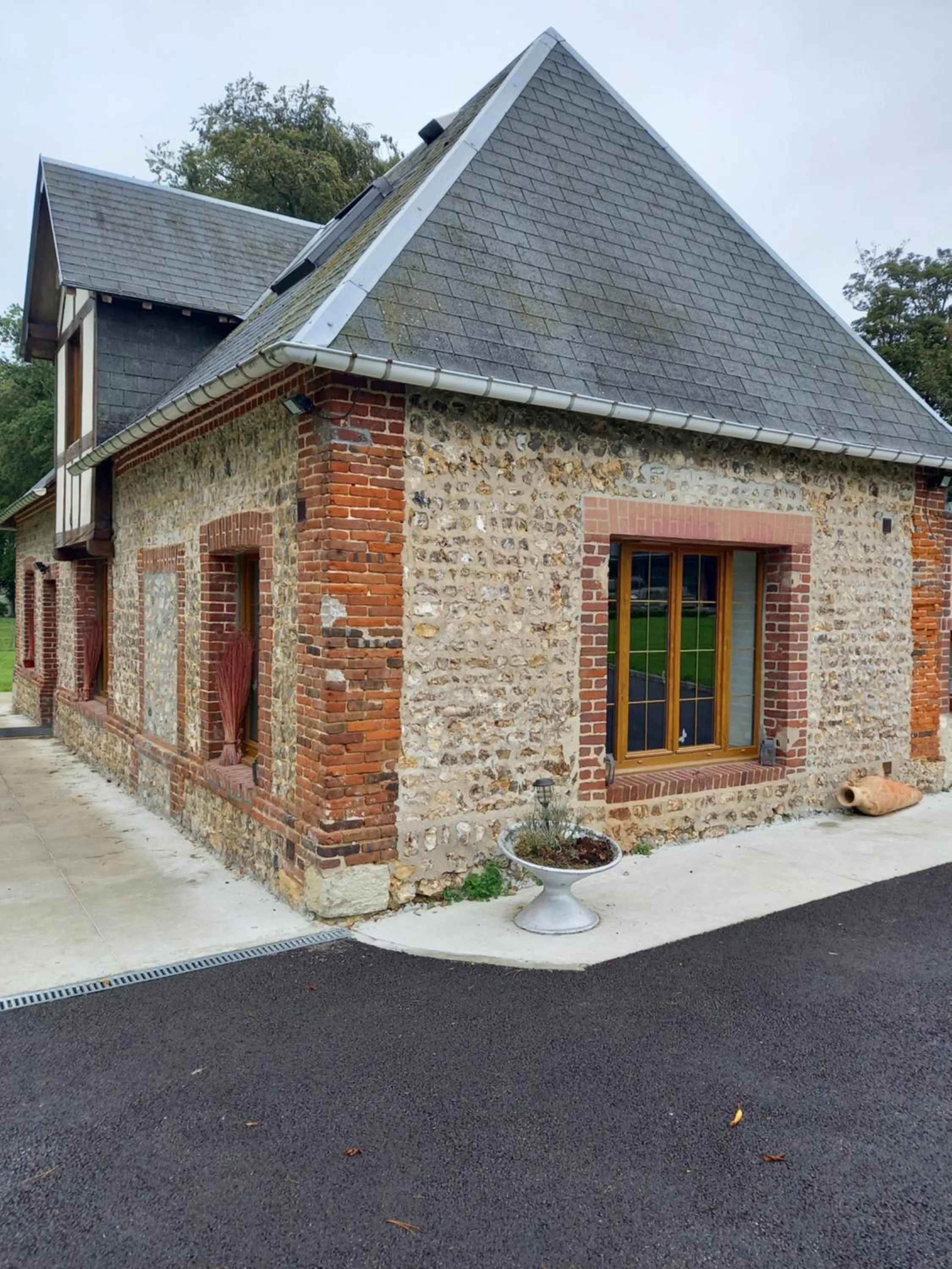 Landmark view in chambres et gites d'étretat