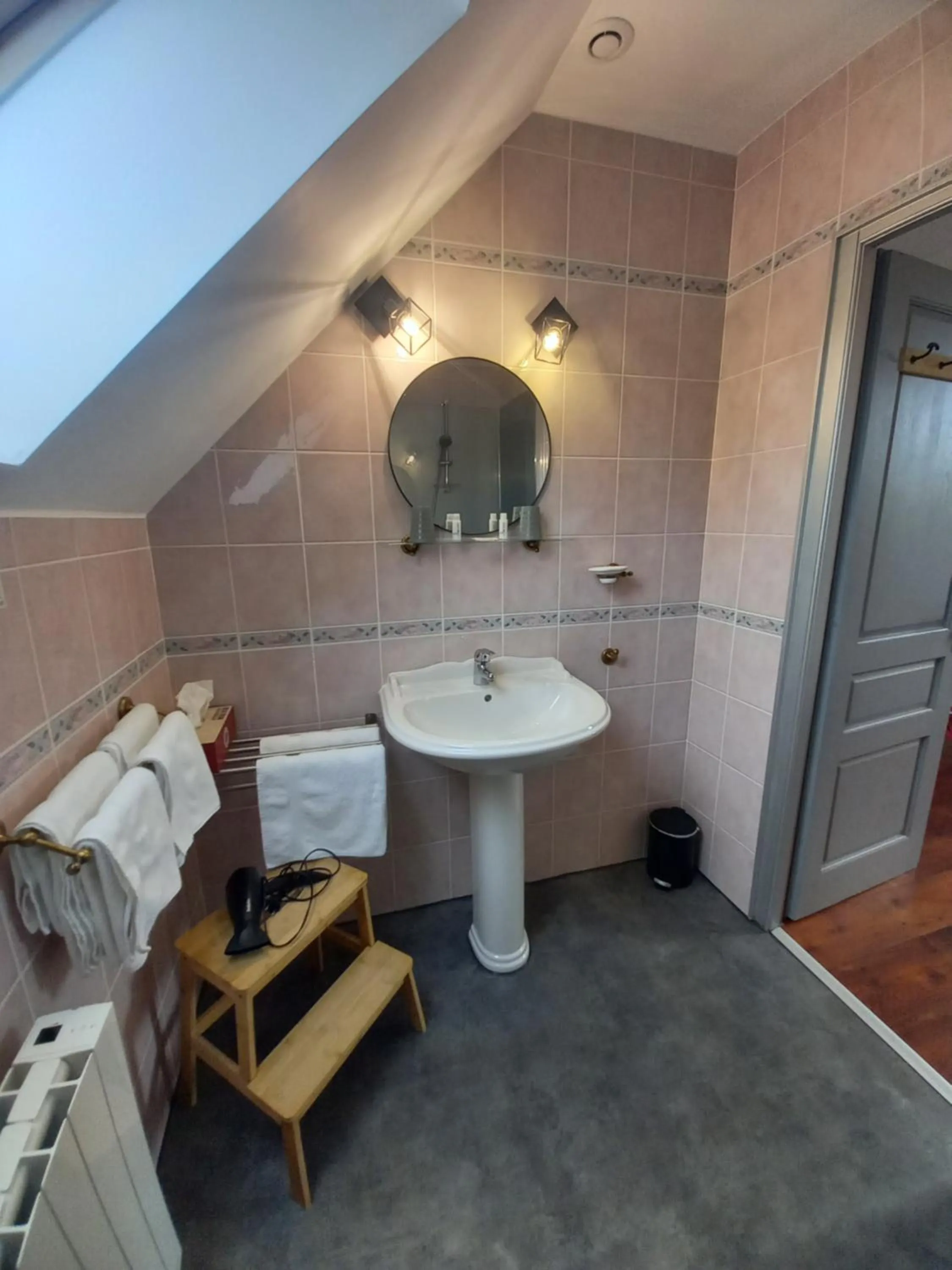 Bathroom in chambres et gites d'étretat