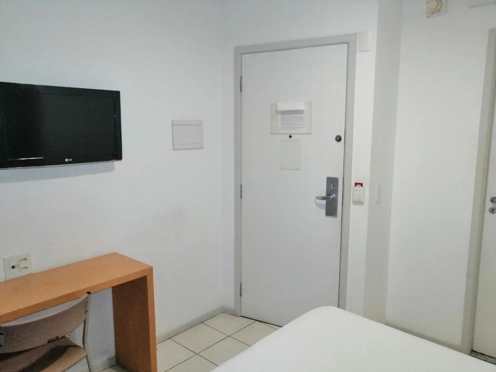 Bed in Bristol Praia do Canto Apart Hotel