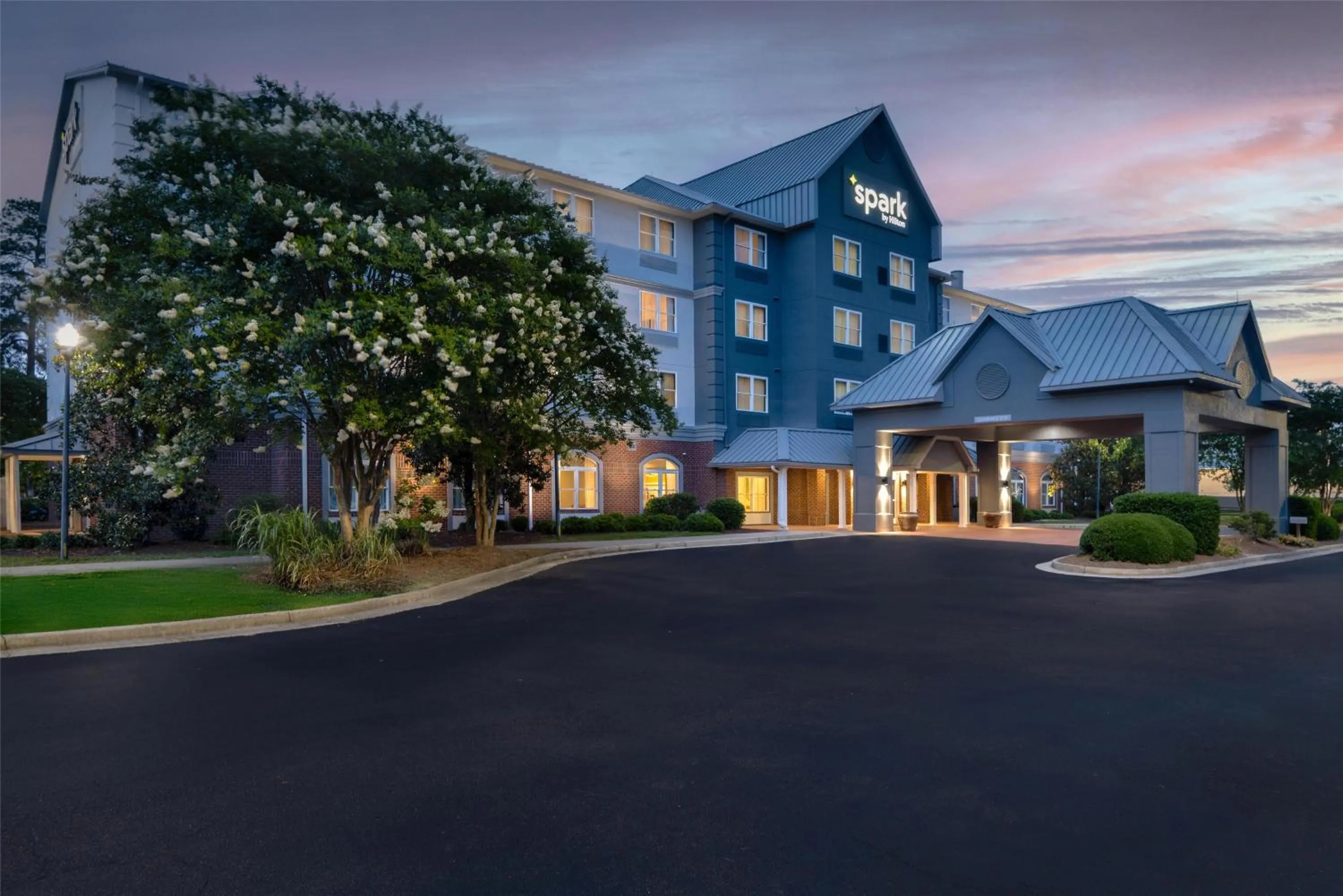 Property building in Spark By Hilton Orangeburg