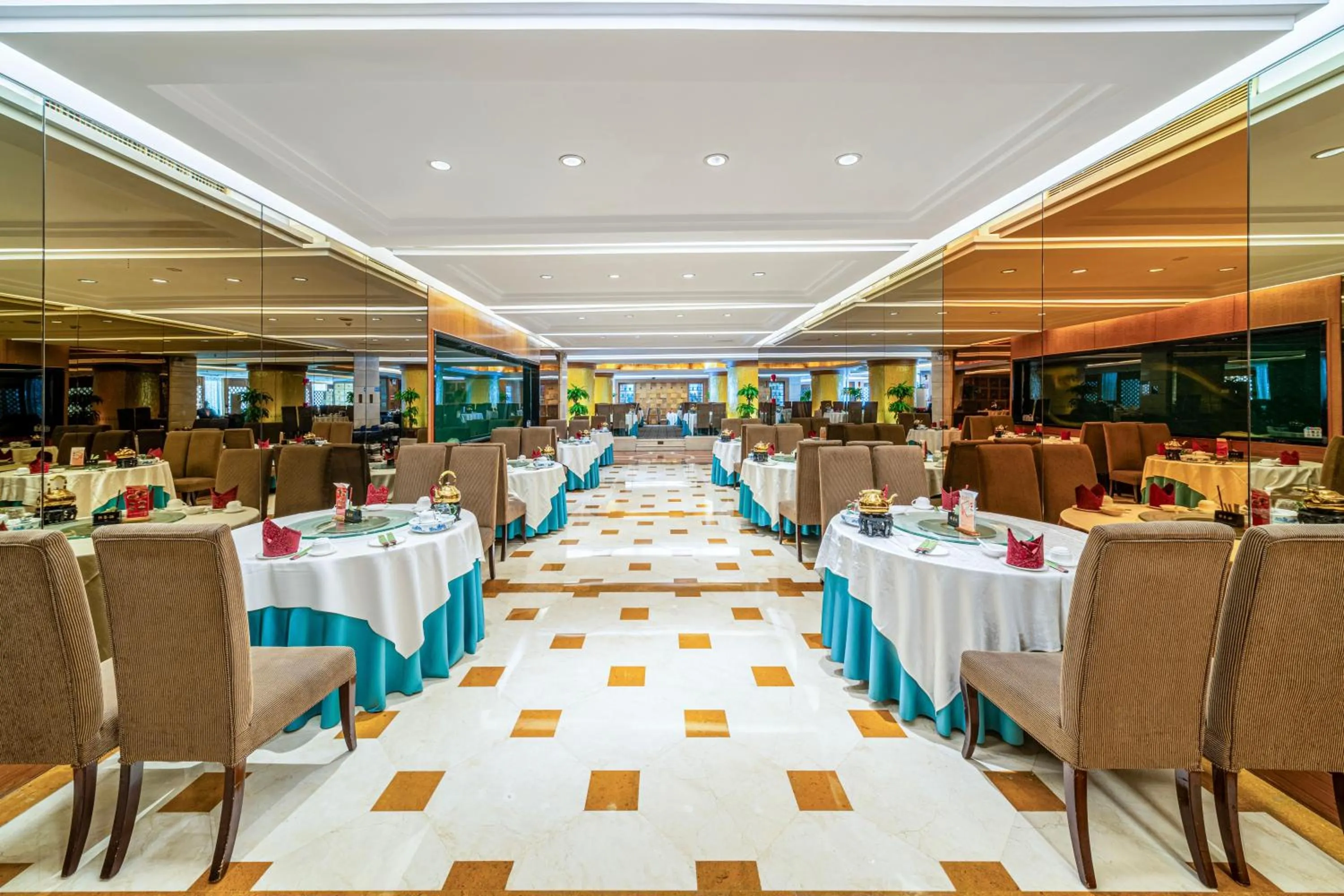 Restaurant/places to eat in Grand International Hotel