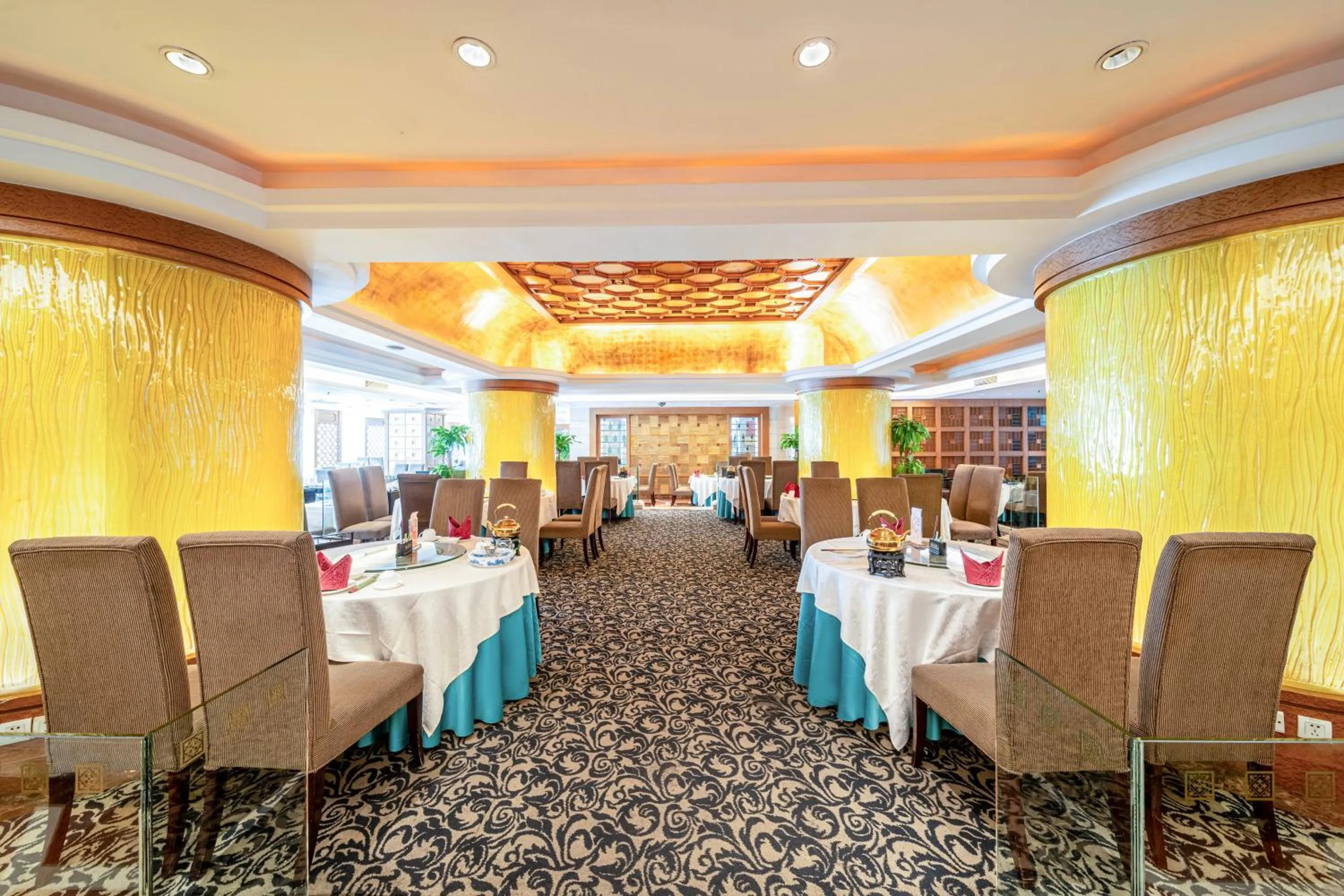 Restaurant/places to eat in Grand International Hotel