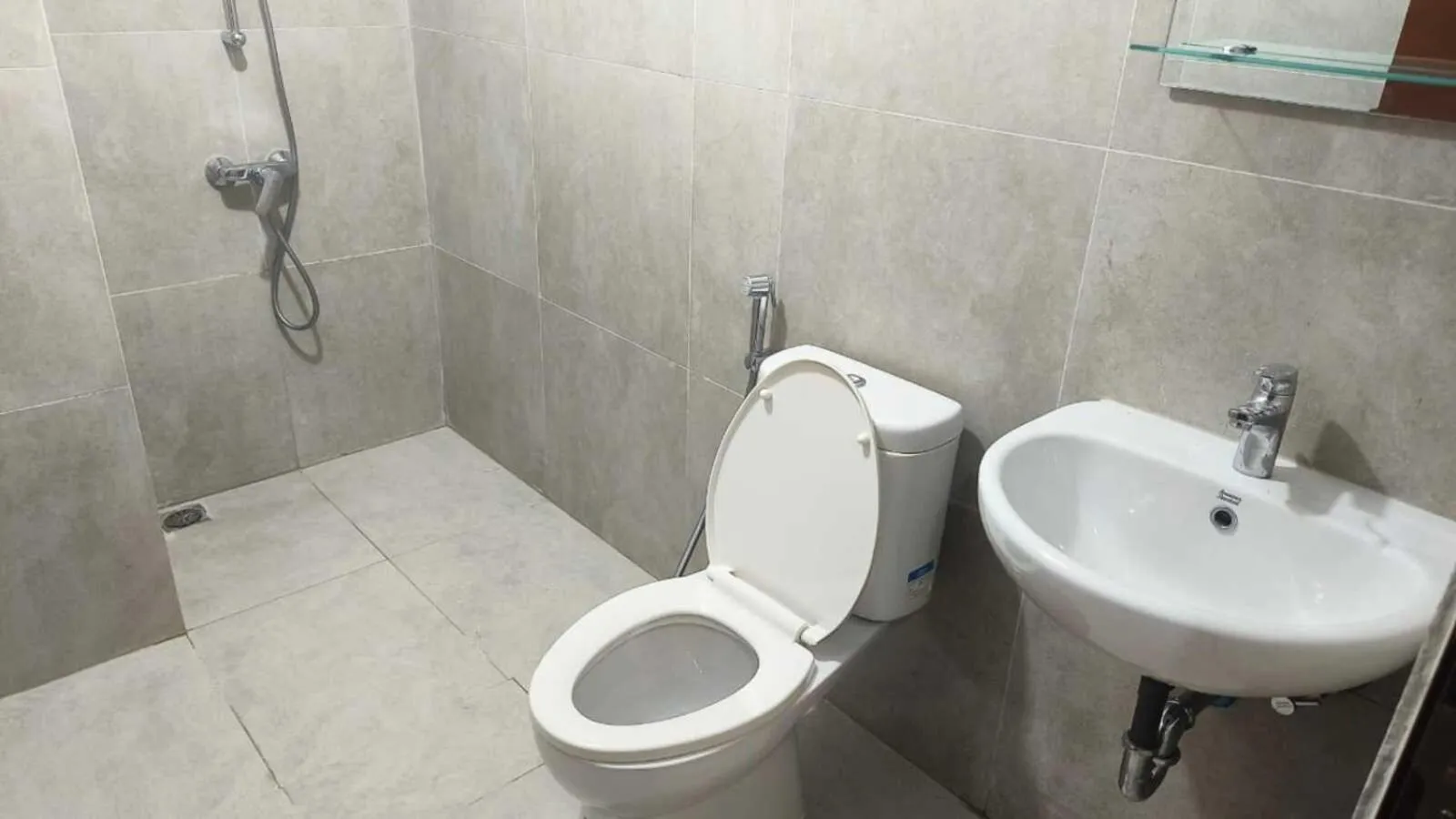 Toilet in SleepRest @ Pollux Habibie