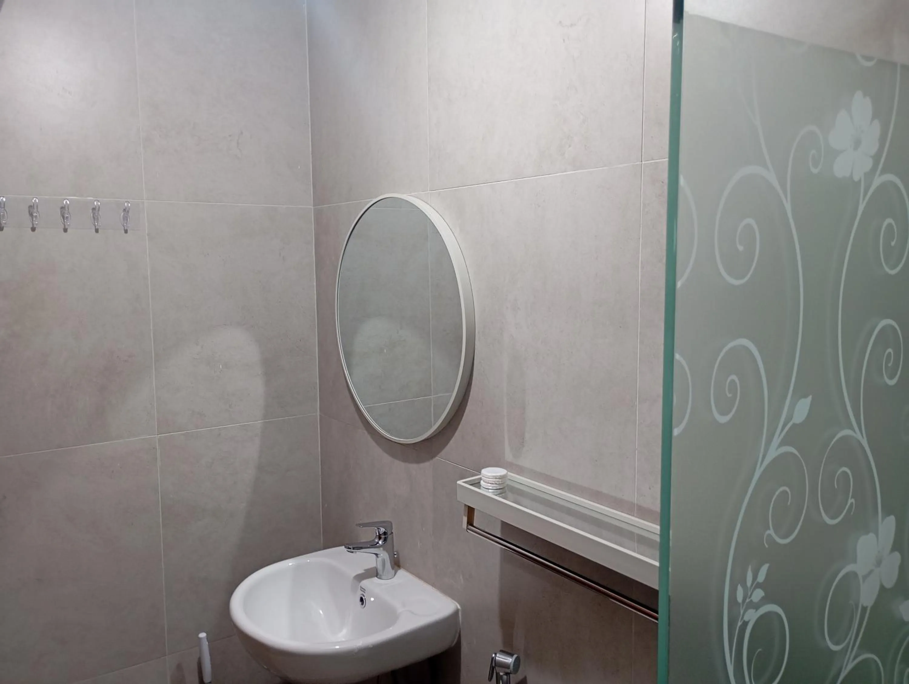 Shower in SleepRest @ Pollux Habibie