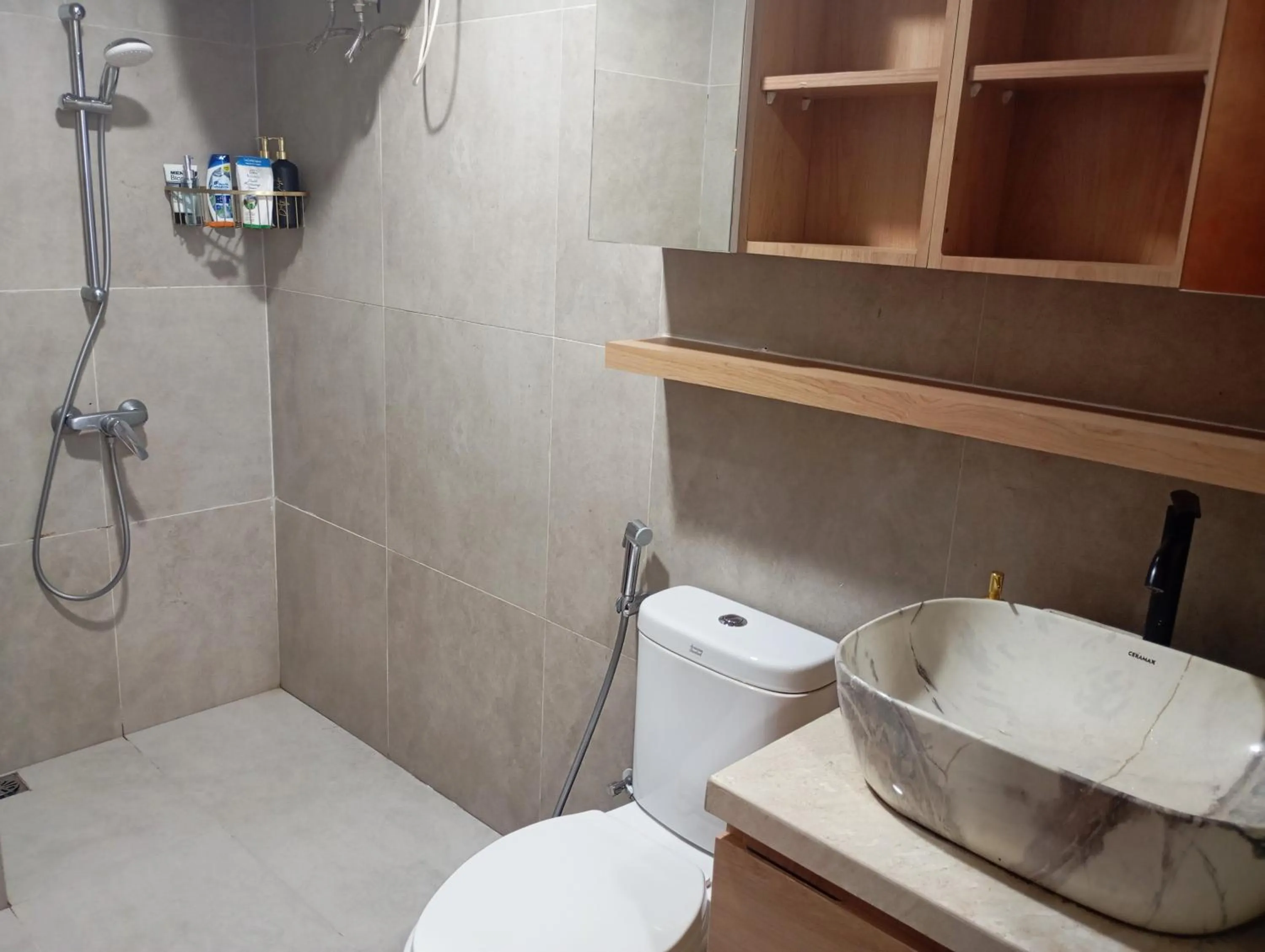 Shower in SleepRest @ Pollux Habibie