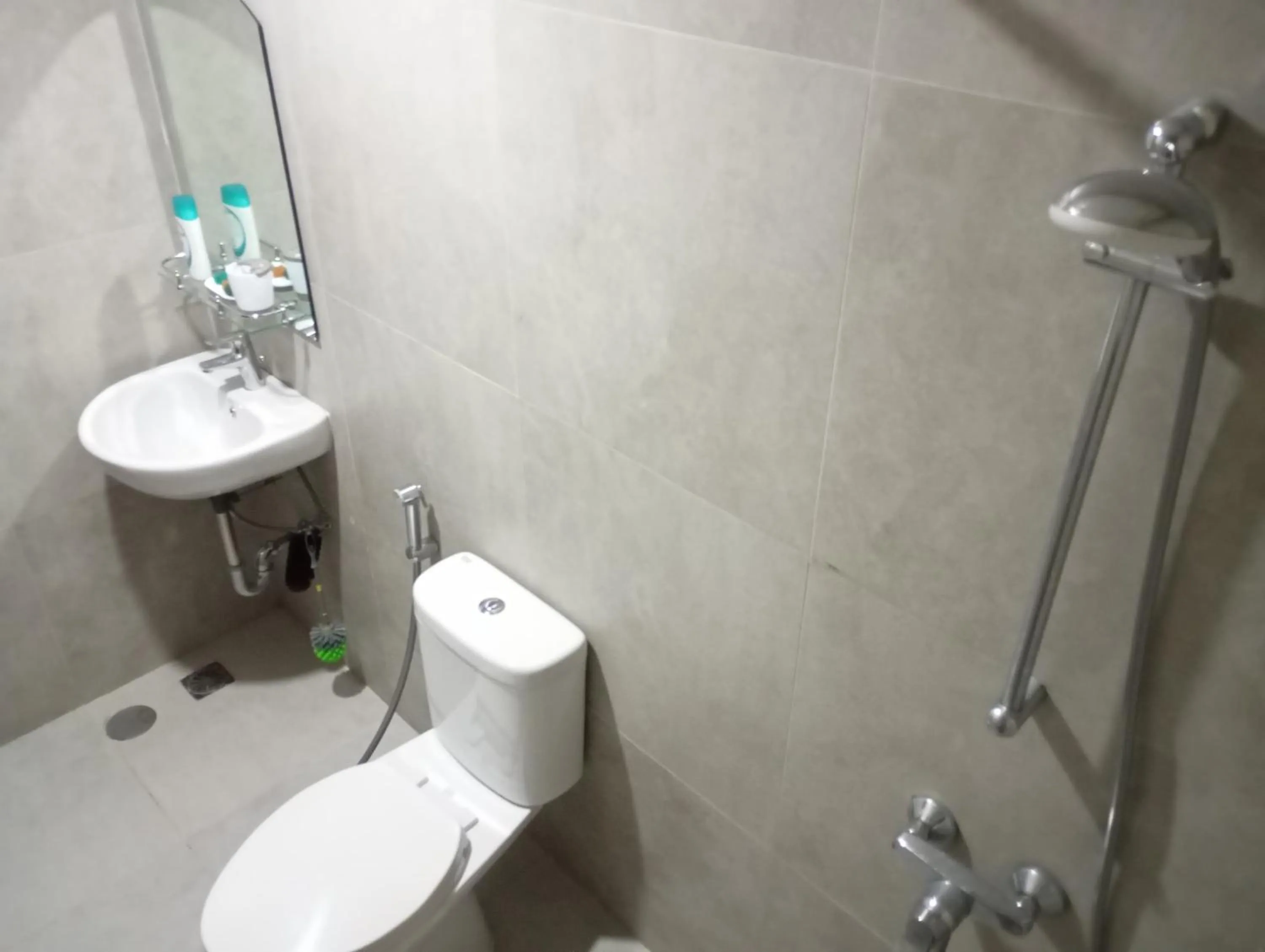 Shower in SleepRest @ Pollux Habibie