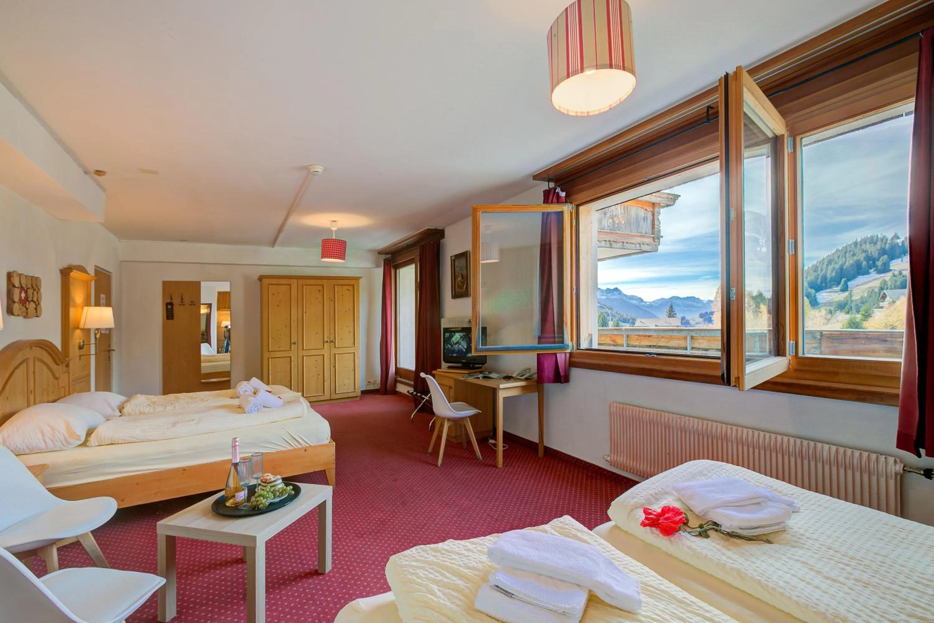 Living room, Bed in Hotel Relais Alpin