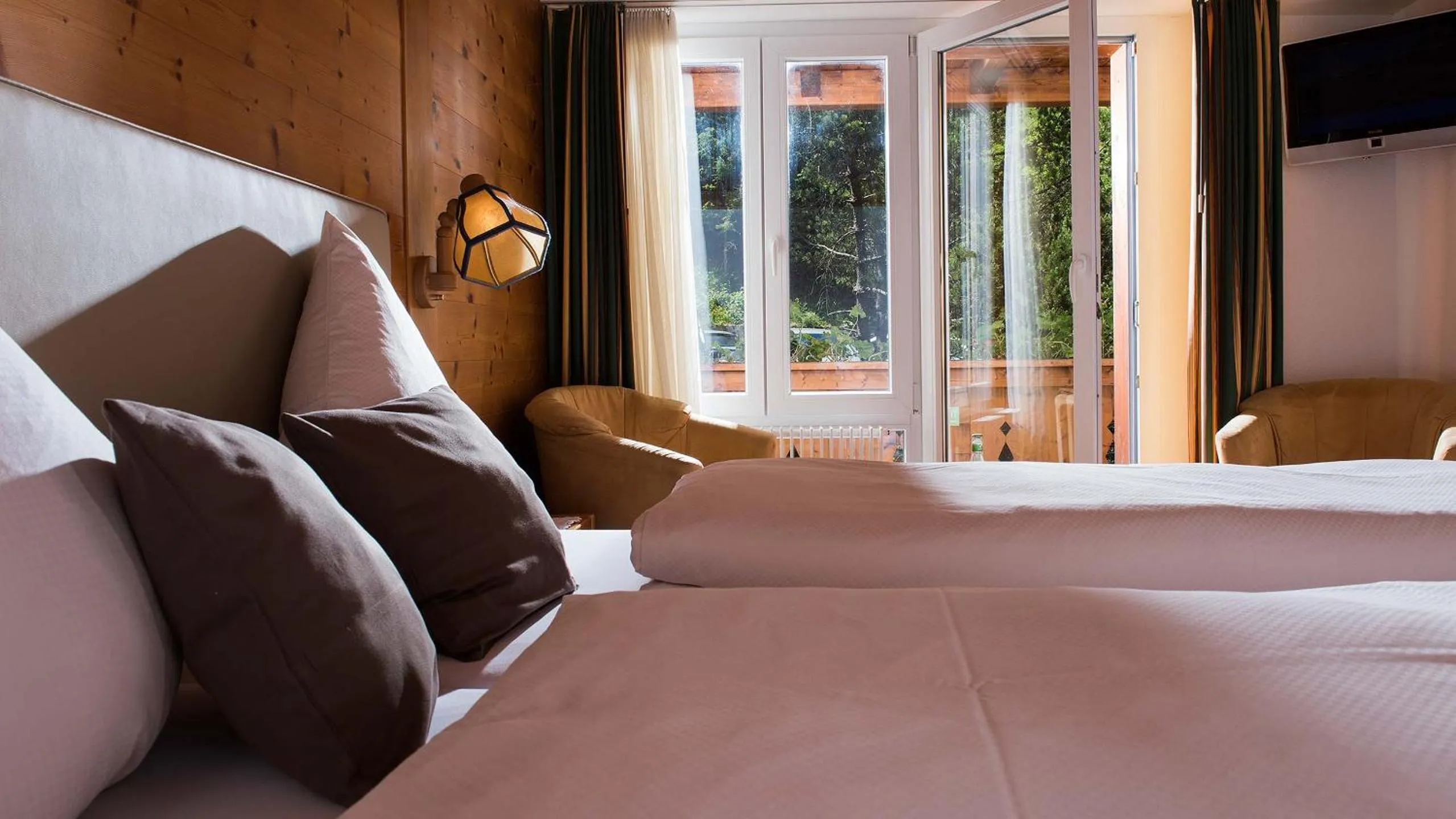 Bed in Hotel Silberhorn