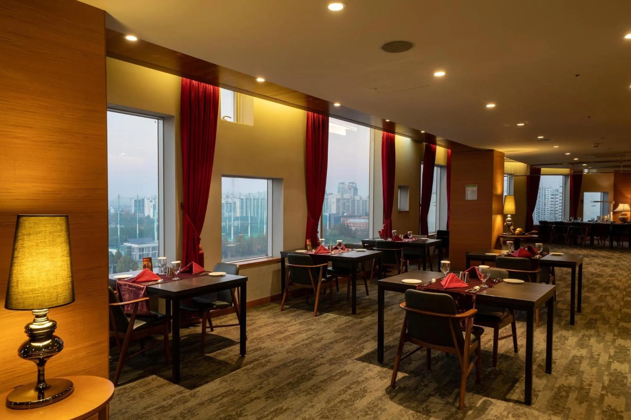 Restaurant/places to eat in Holiday Inn Gwangju by IHG