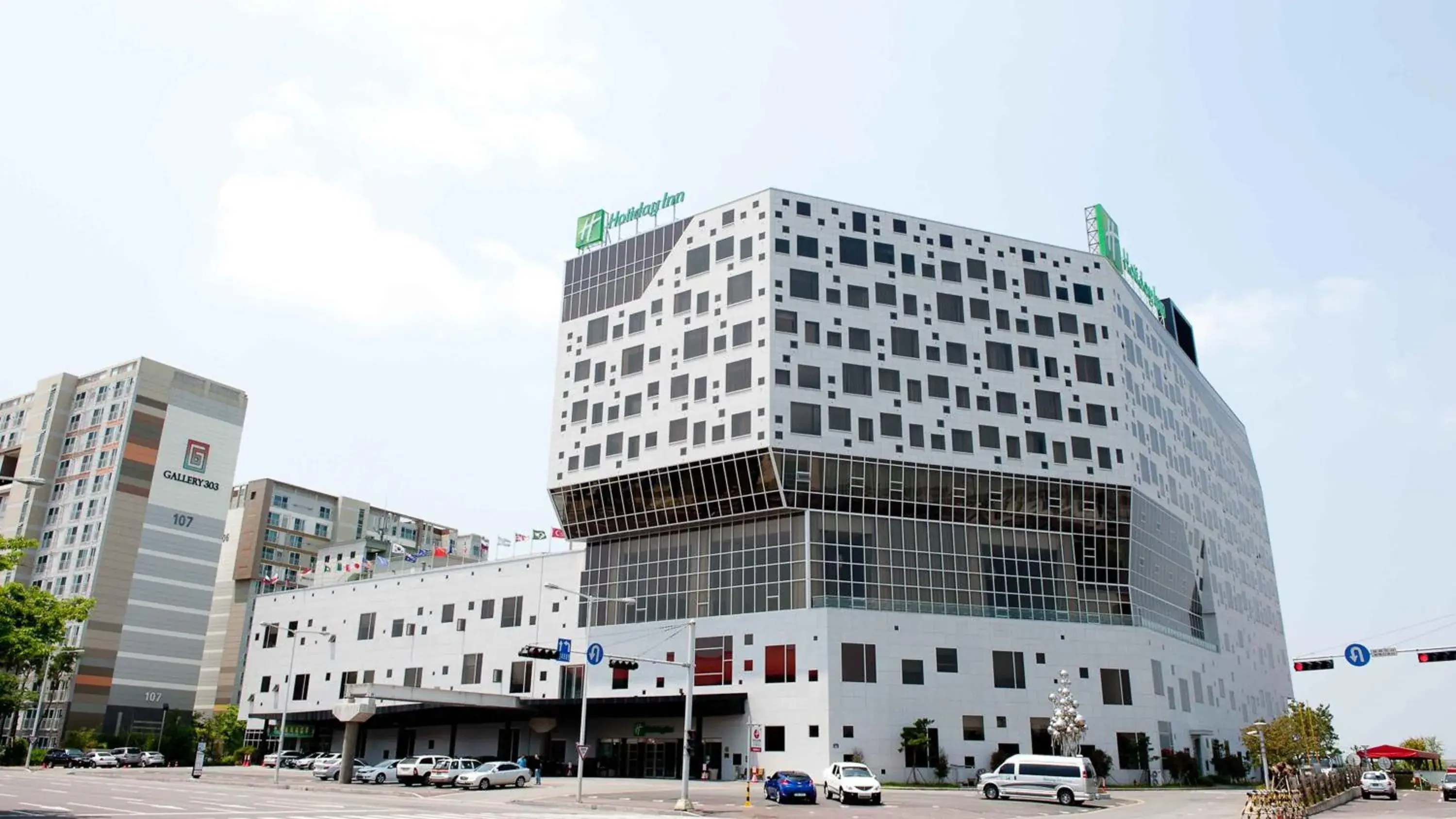 Property building in Holiday Inn Gwangju by IHG Property building in Holiday Inn Gwangju by IHG