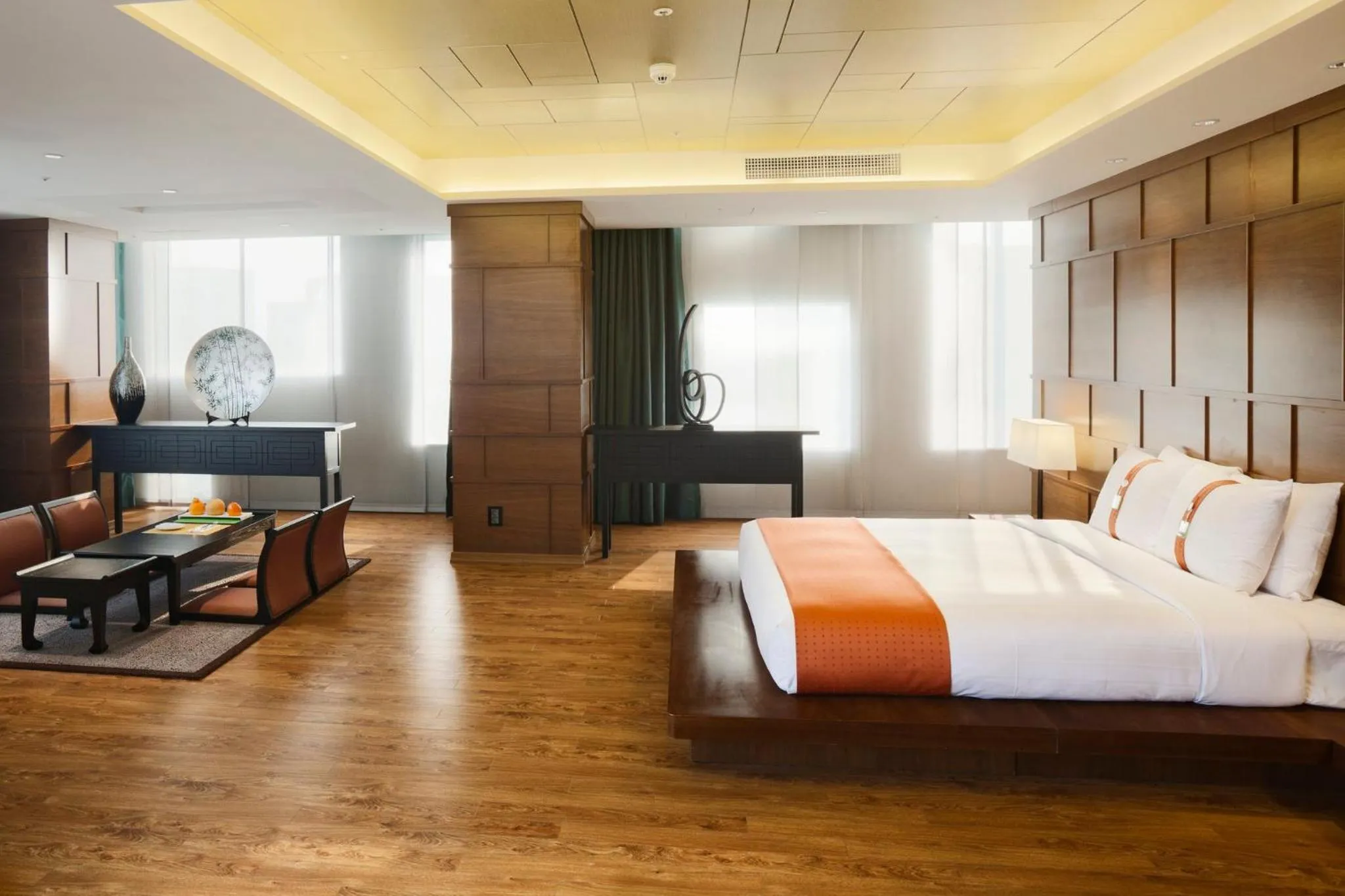 Photo of the whole room, Bed in Holiday Inn Gwangju by IHG