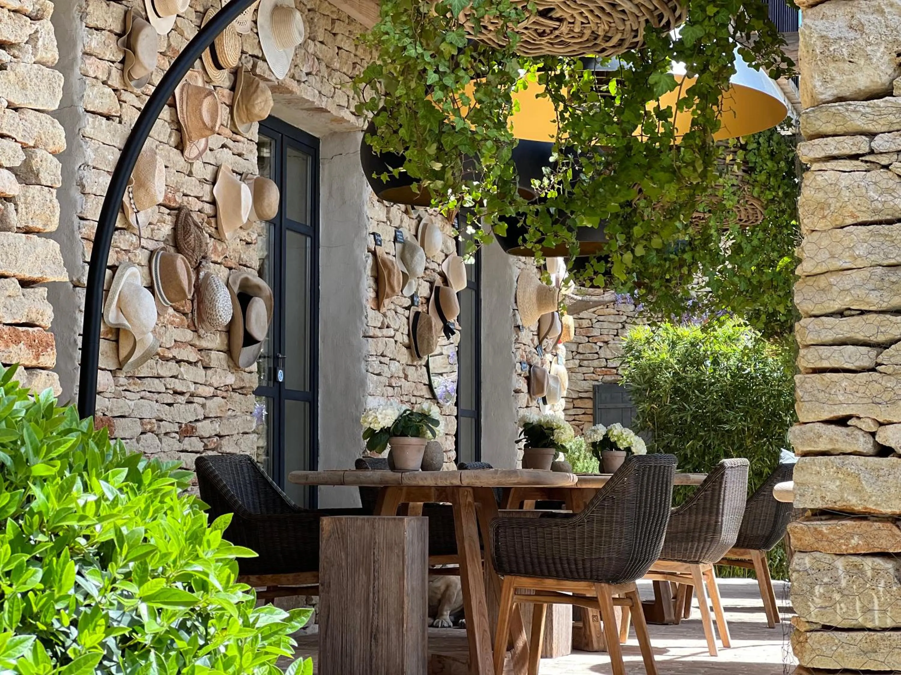 Property building in Le Mas de Béthel