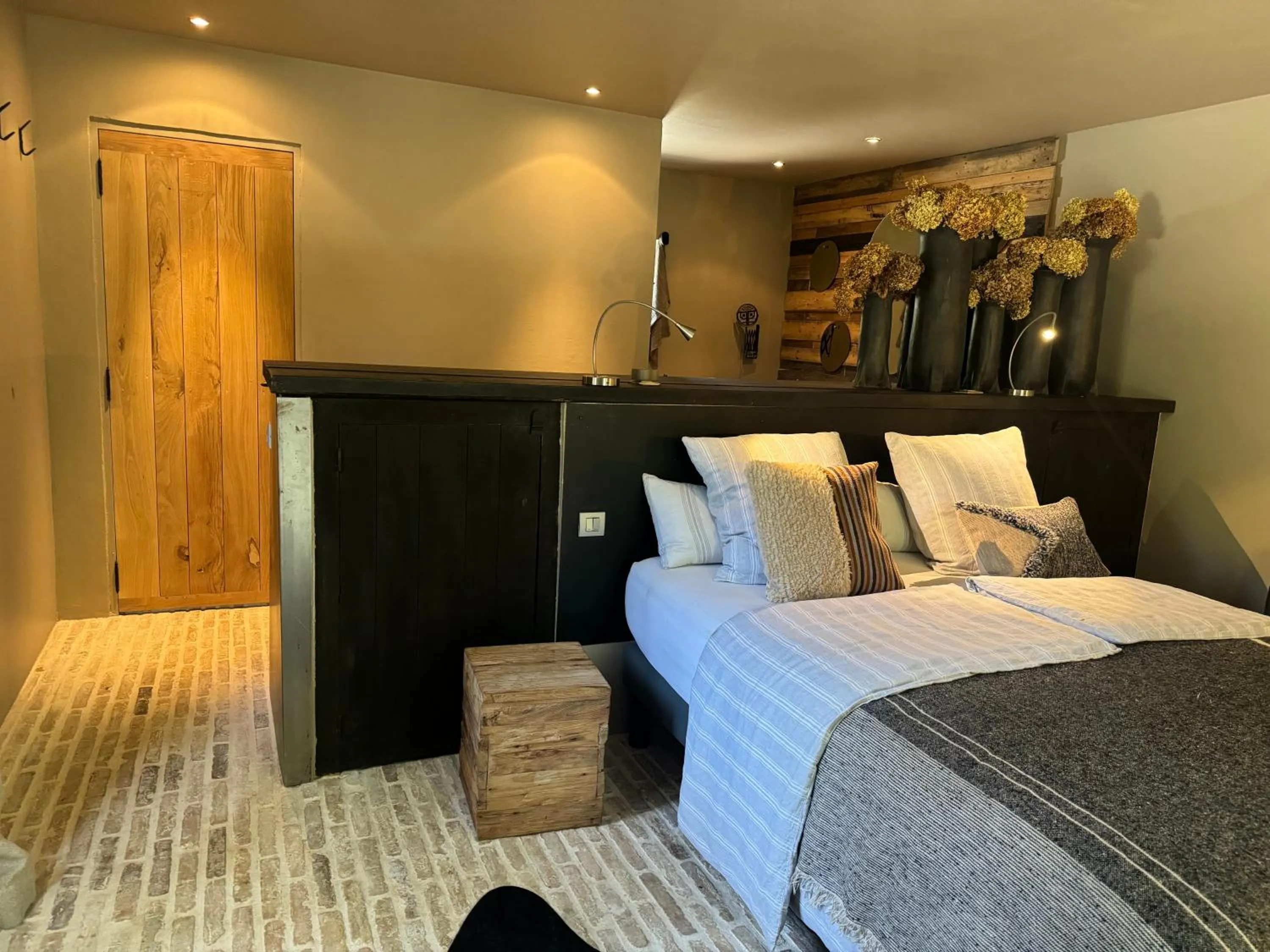 Bathroom, Bed in Le Mas de Béthel