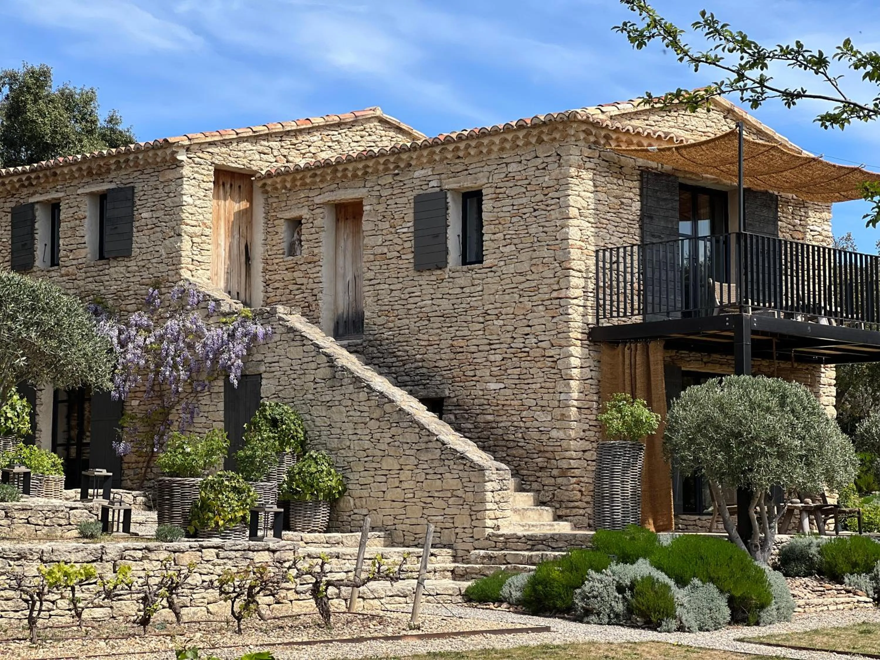 Property building in Le Mas de Béthel