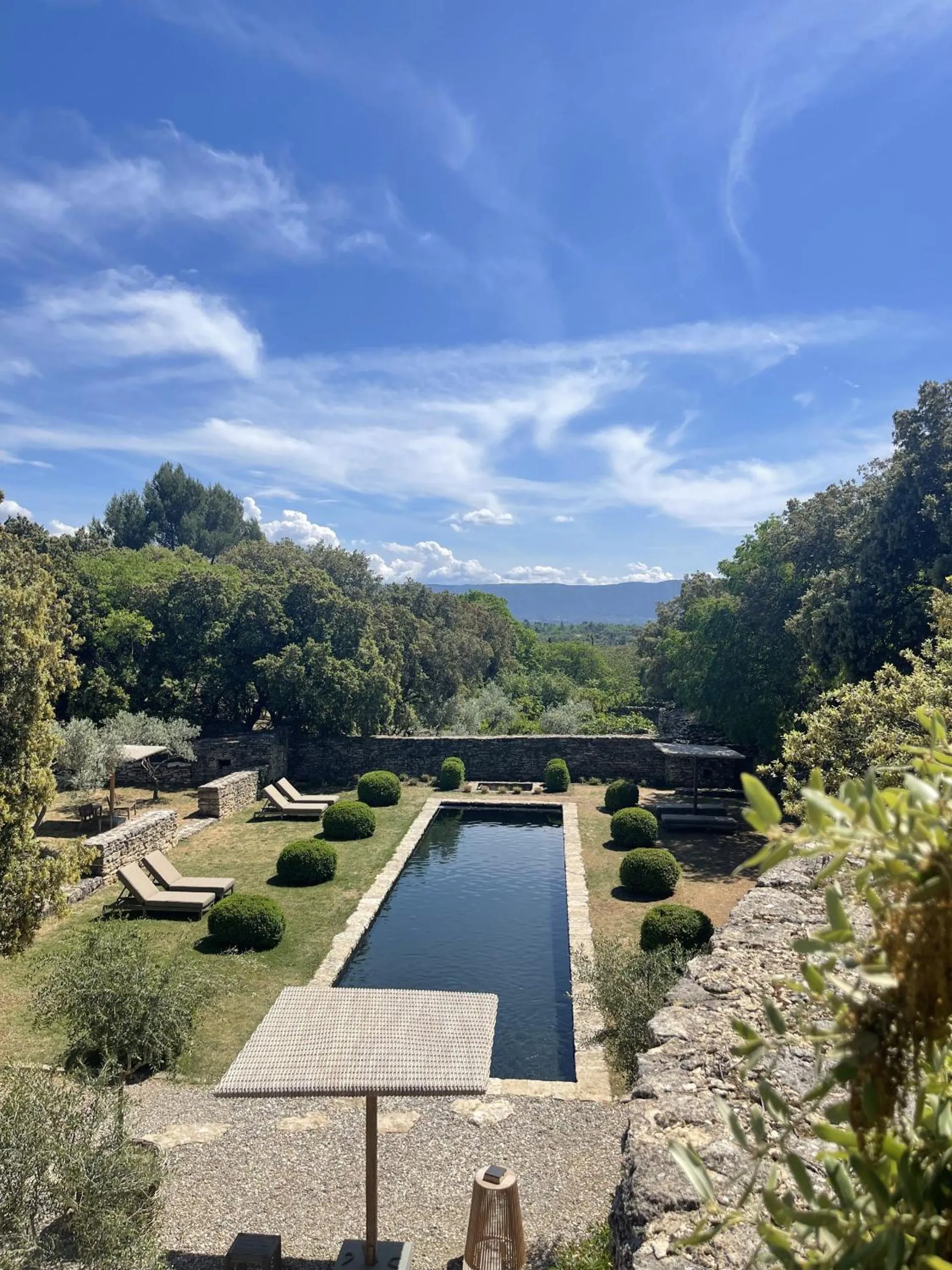 Pool view in Le Mas de Béthel