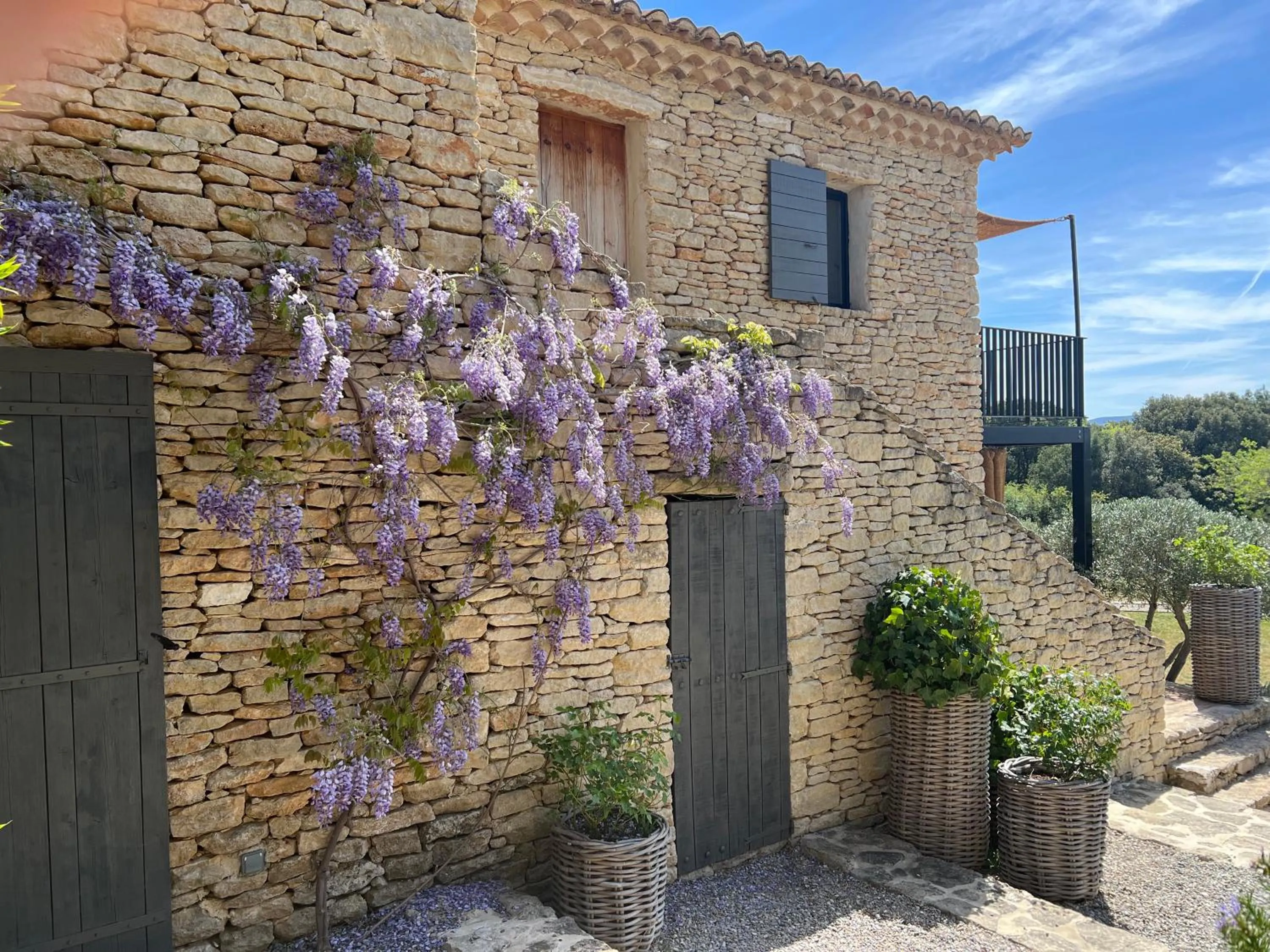 Property building in Le Mas de Béthel
