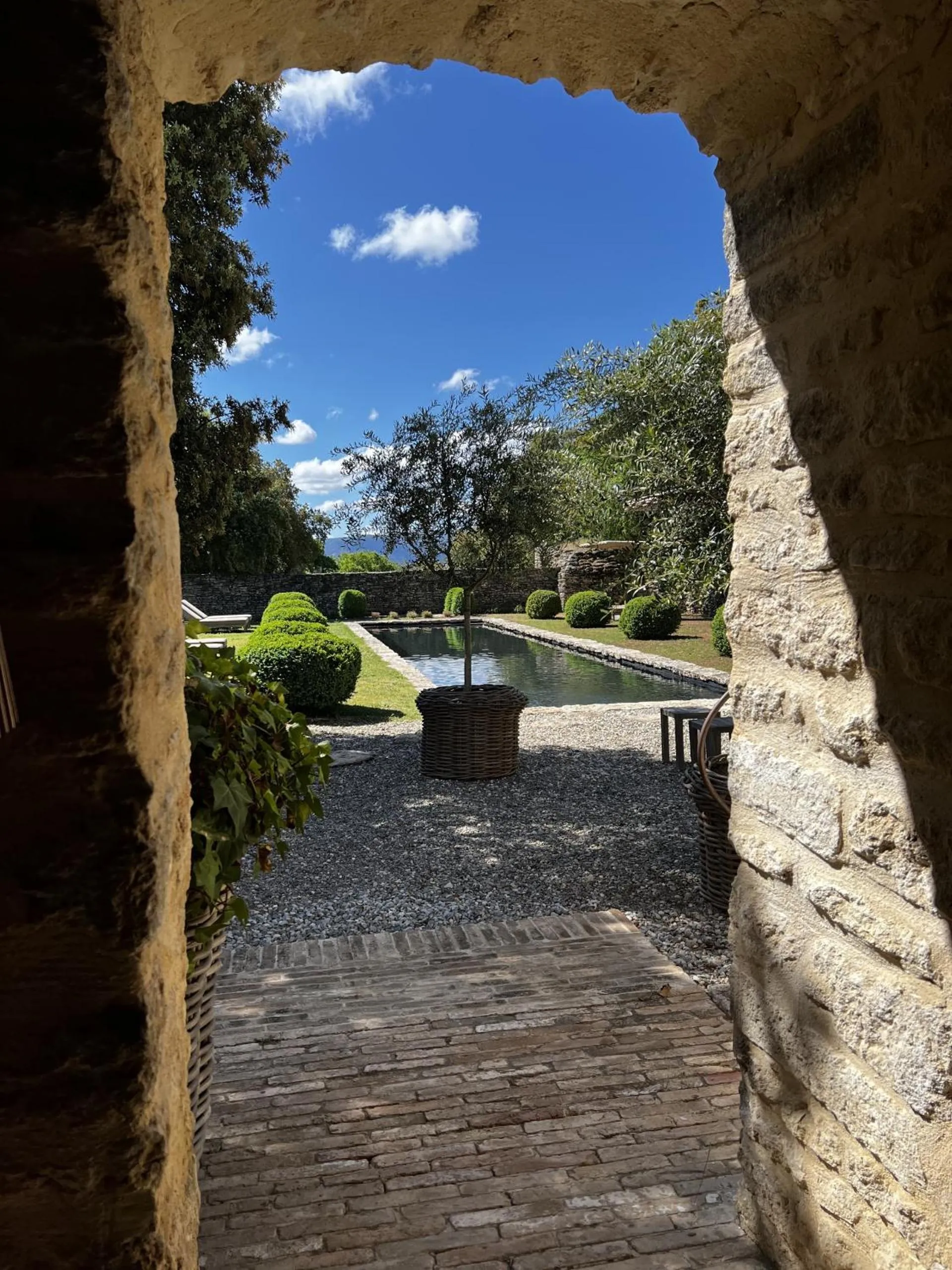 Pool view in Le Mas de Béthel