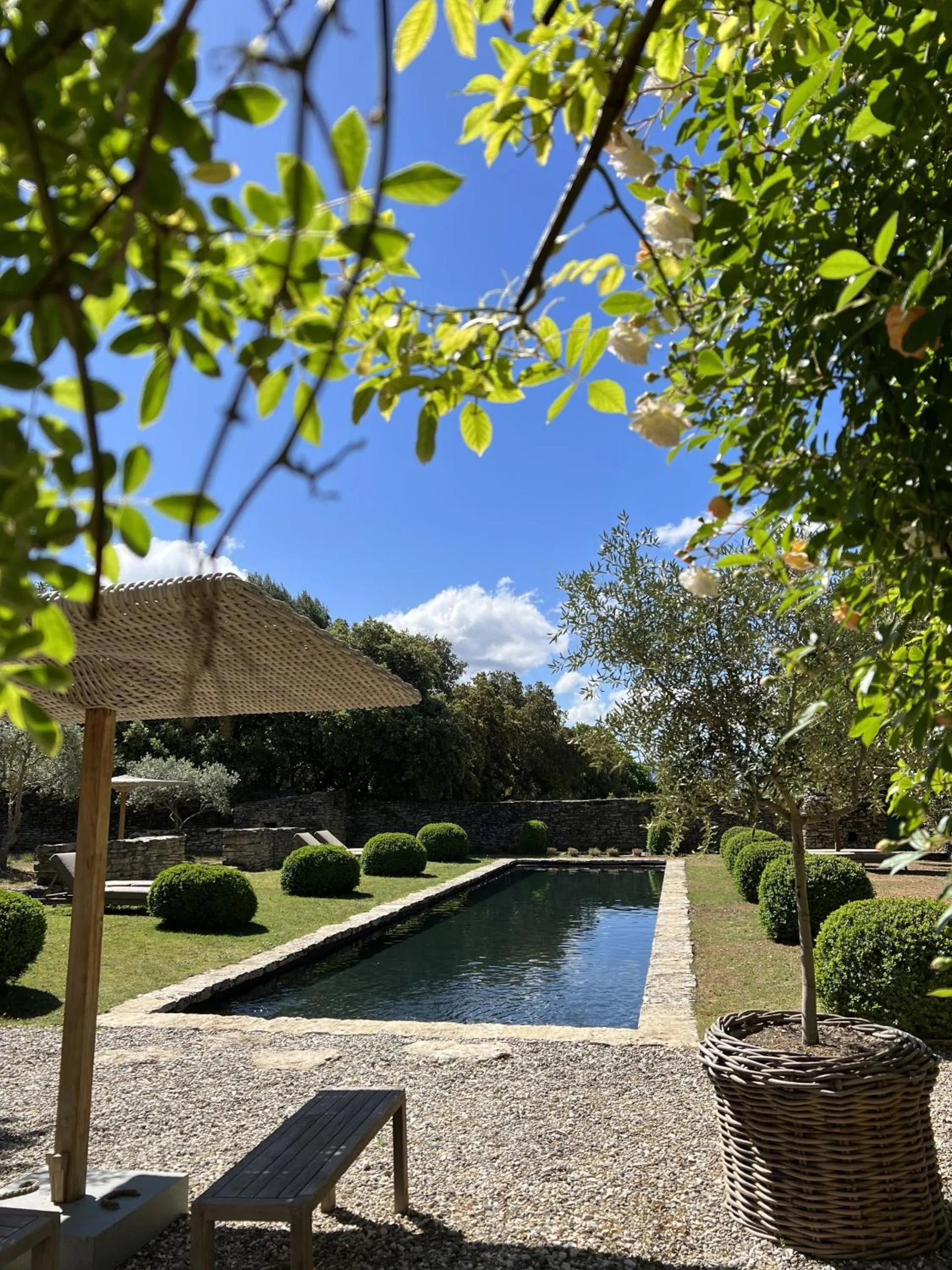 Pool view in Le Mas de Béthel